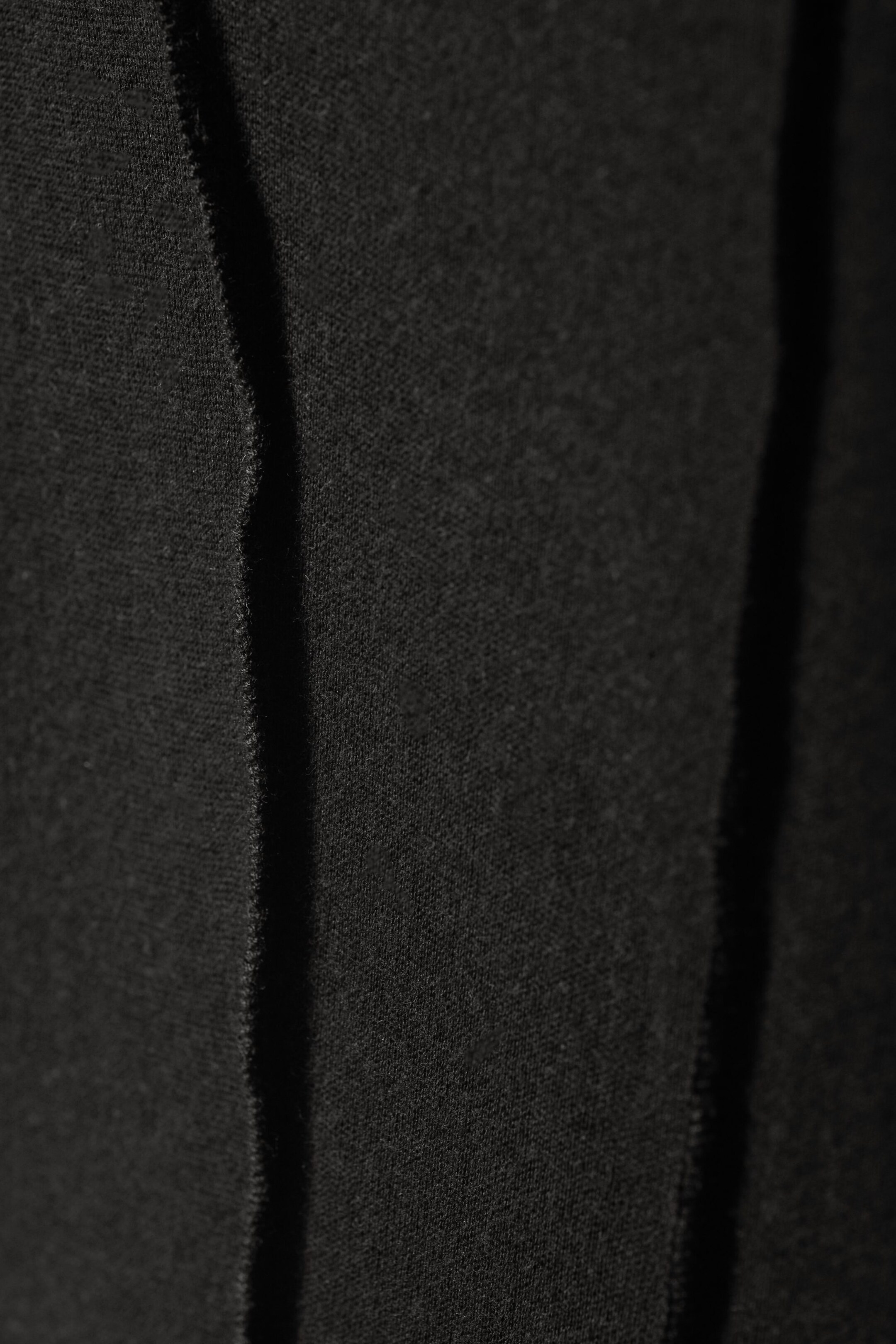 Schwarz - Langarmshirt Turn mit Nahtdetails - 2