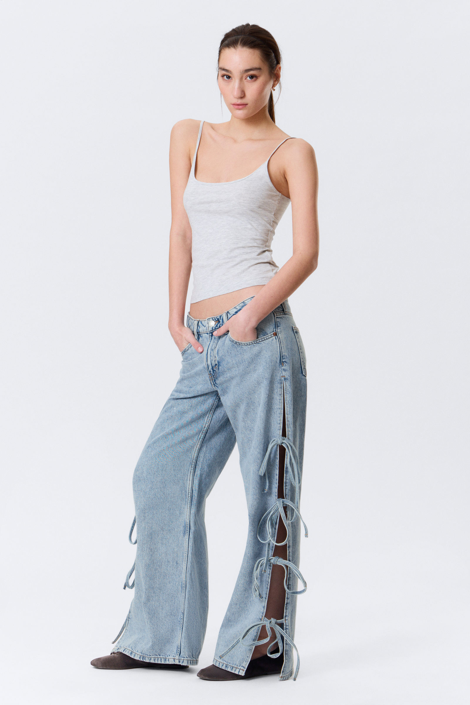 Imoo Low Rise Loose Wide Leg Bow Jeans