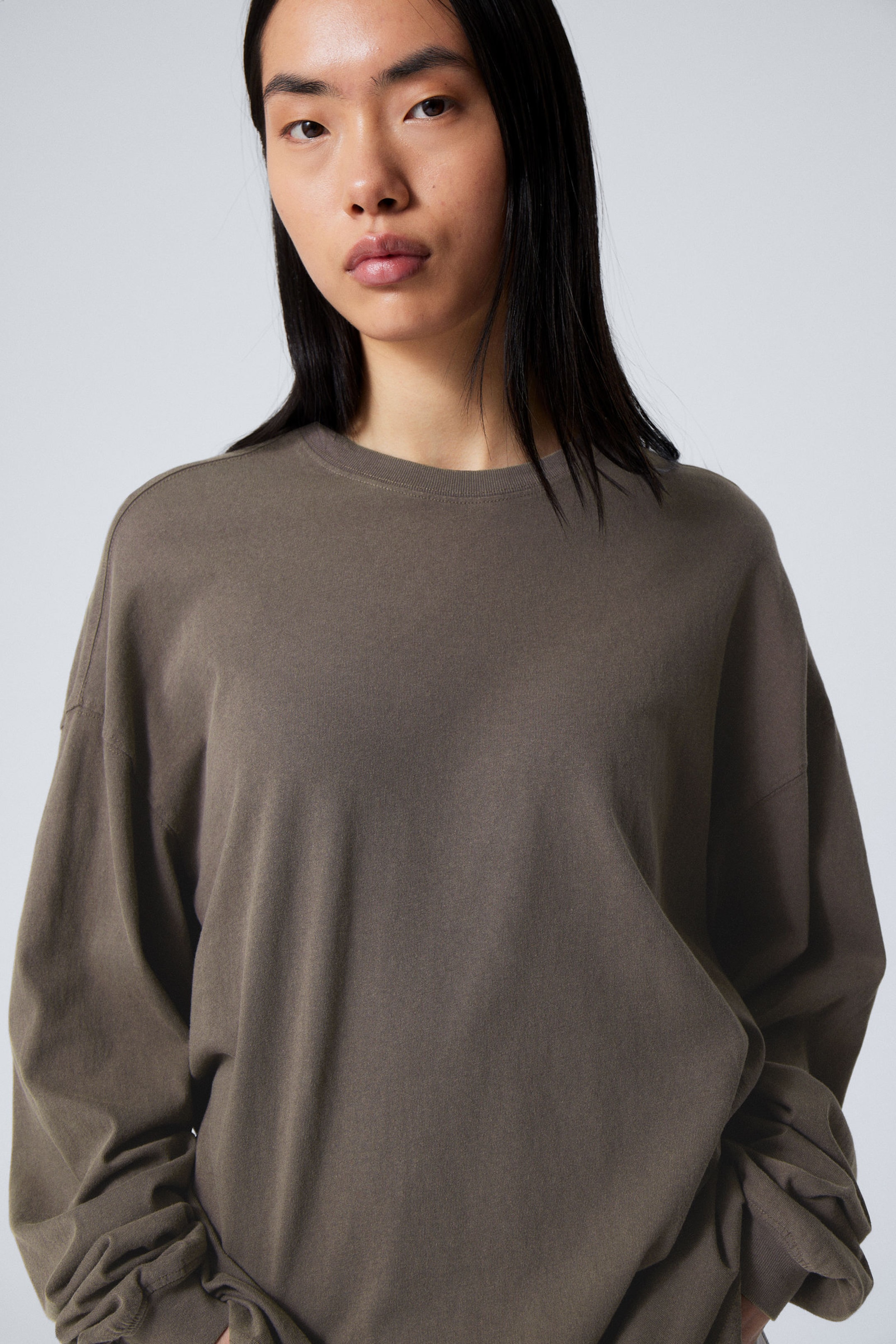 Verwaschenes Graubraun - Langärmeliges Oversize-T-Shirt - 2