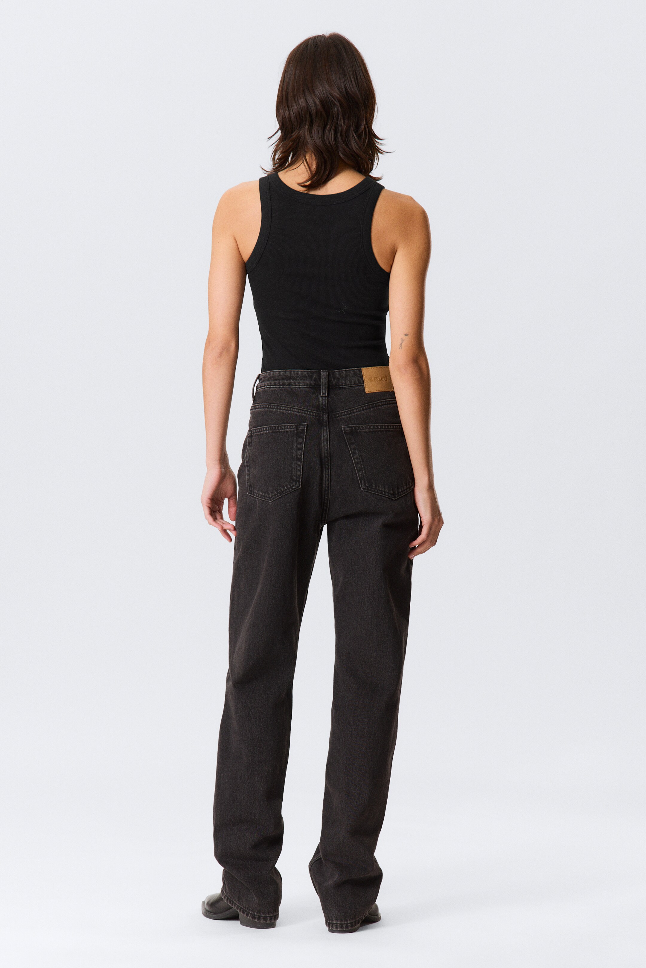 Zobacz większy obraz: Rowe Super High Waisted Regular Straight Leg Jeans - Echo Black - Black - ONA | H&M PL 3