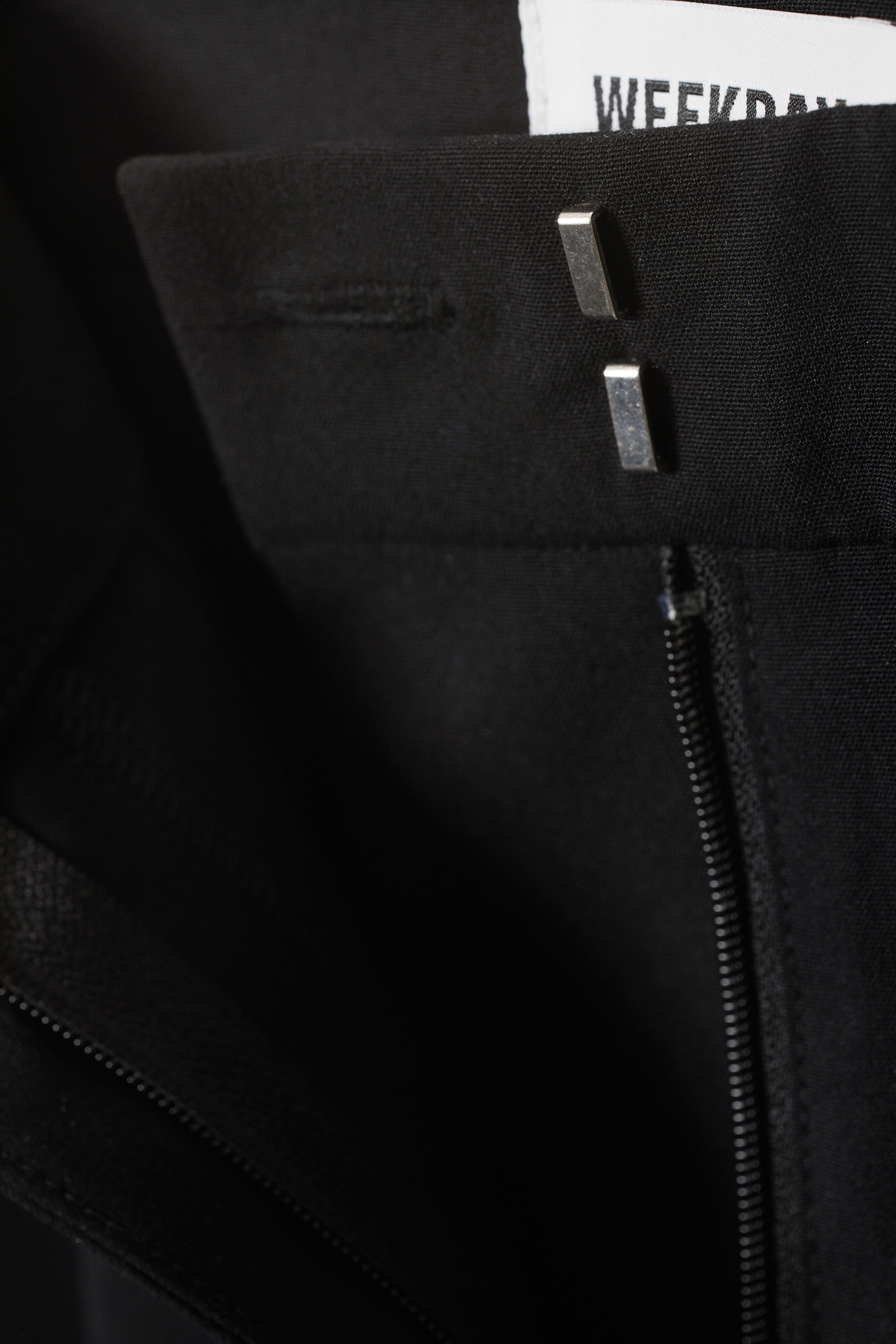 Relaxed Mid Rise Pleated Suiting Trousers - Black/Striped Dark Grey Melange - 4