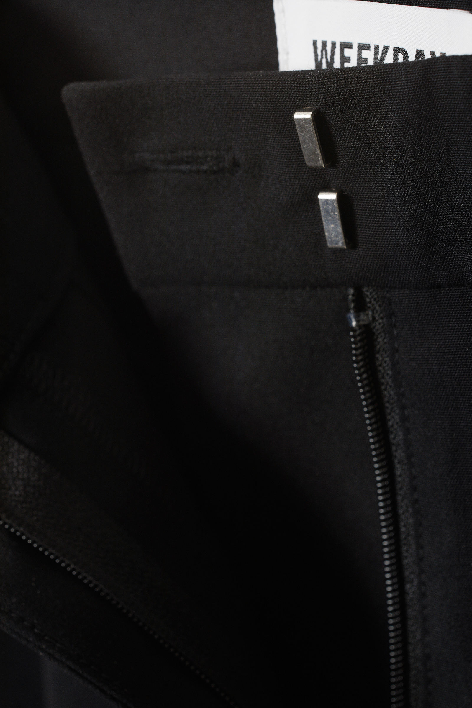 relaxed mid rise pleated suiting trousers - Black | Weekday WW