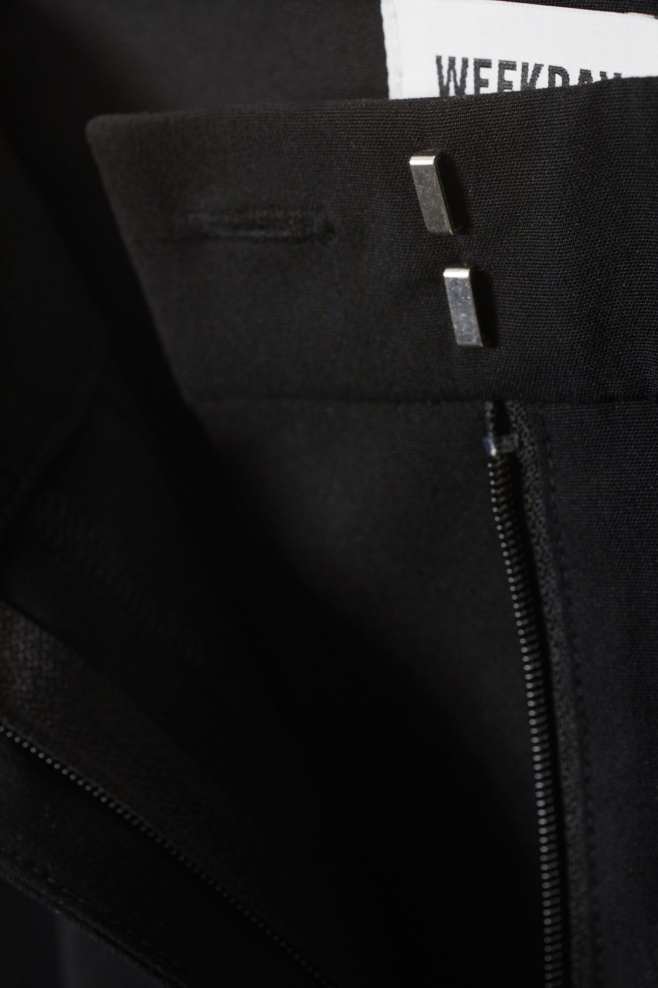 Black - Relaxed Mid Rise Pleated Suiting Trousers - 4