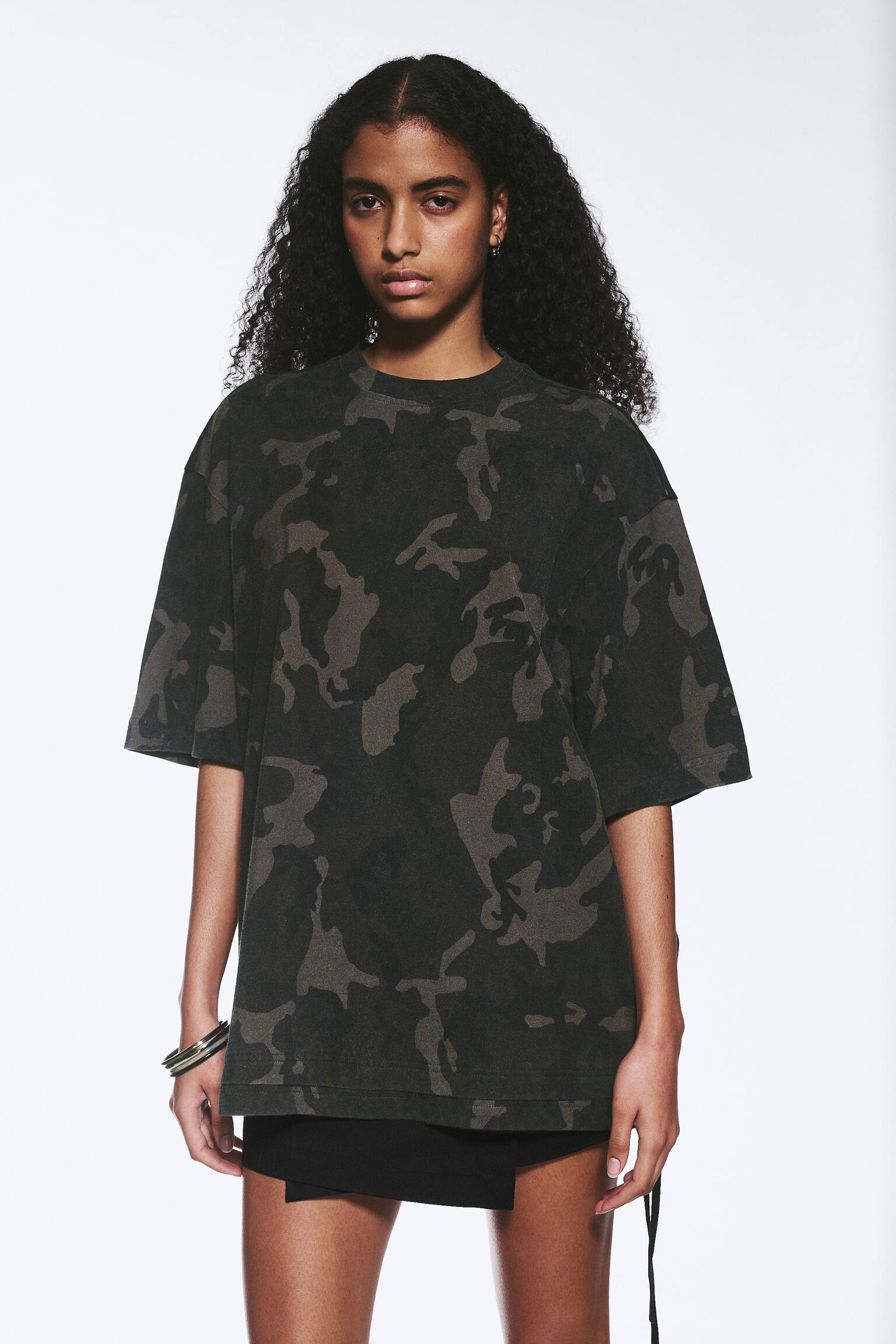 Oversized kortärmad t-shirt med tryck - Khakigrön - Camouflage - 6