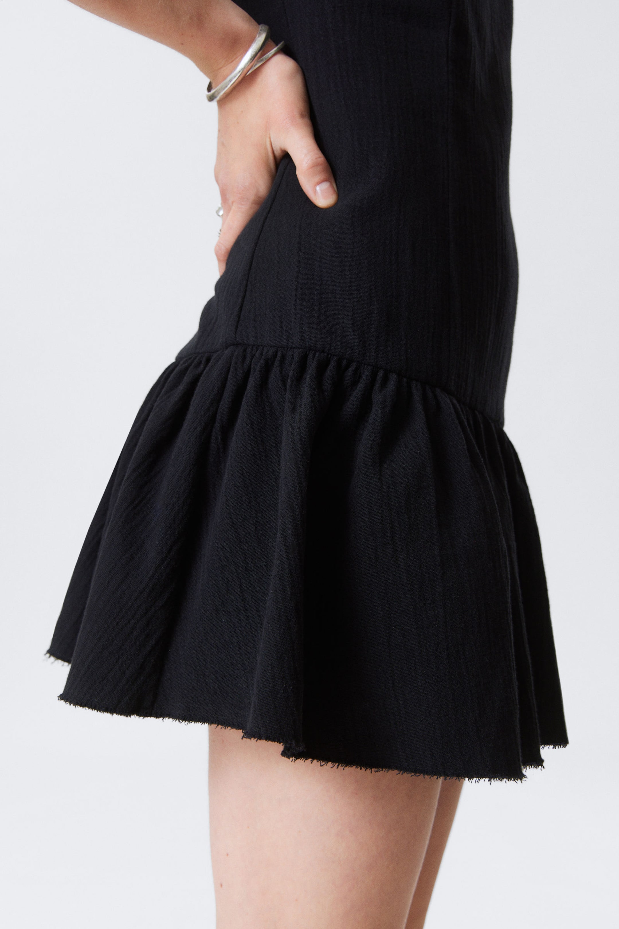 Schwarz - Ärmelloses Twill-Minikleid - 2