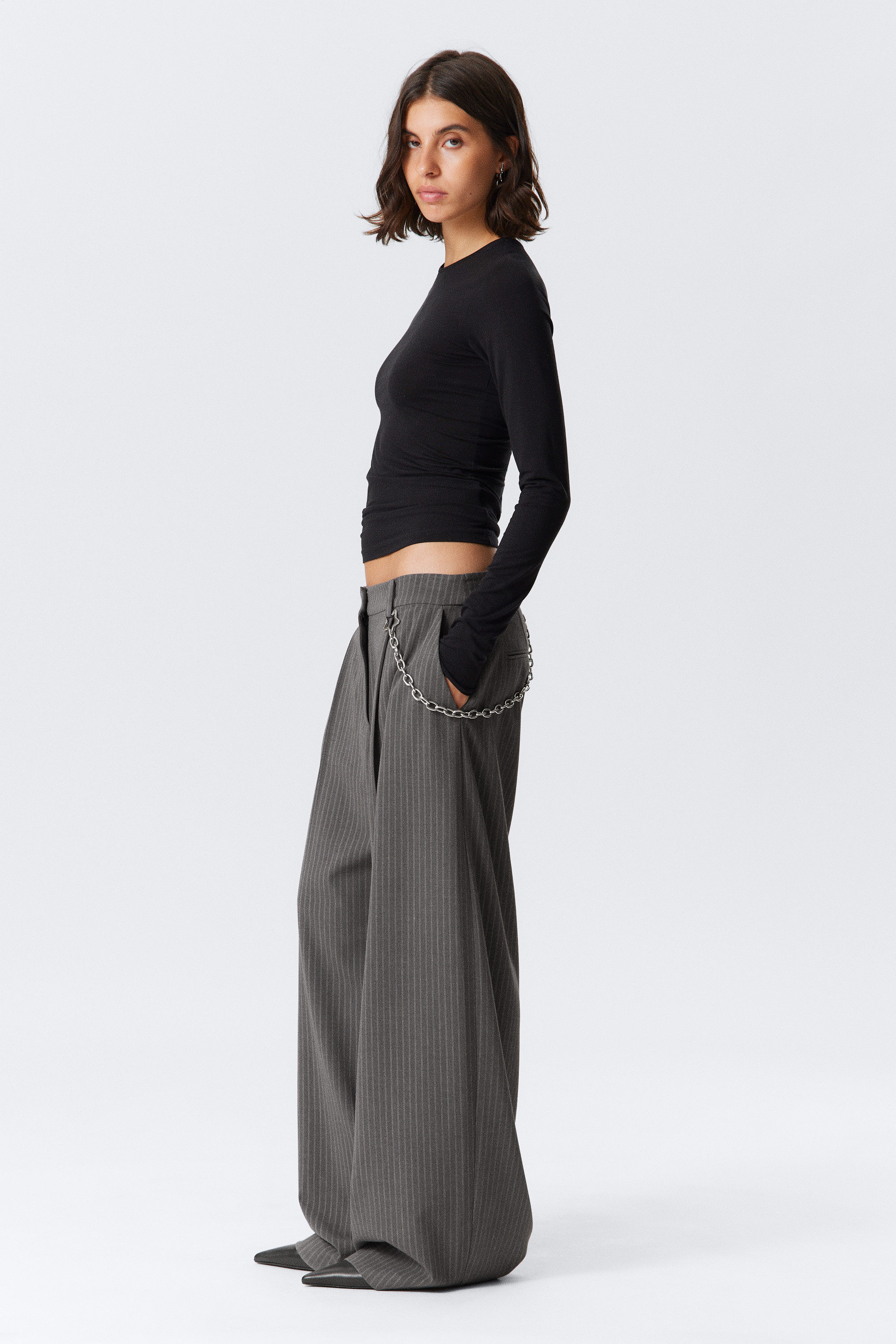 Premium stripe slacks gray【BB24013】 PINSTRIPE WIDE LEG TROUSERS DARK GREY – FRAME