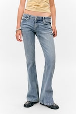 Fresh Blue - Mellanblå - Low Waist Slim Flared Leg Jeans - 1