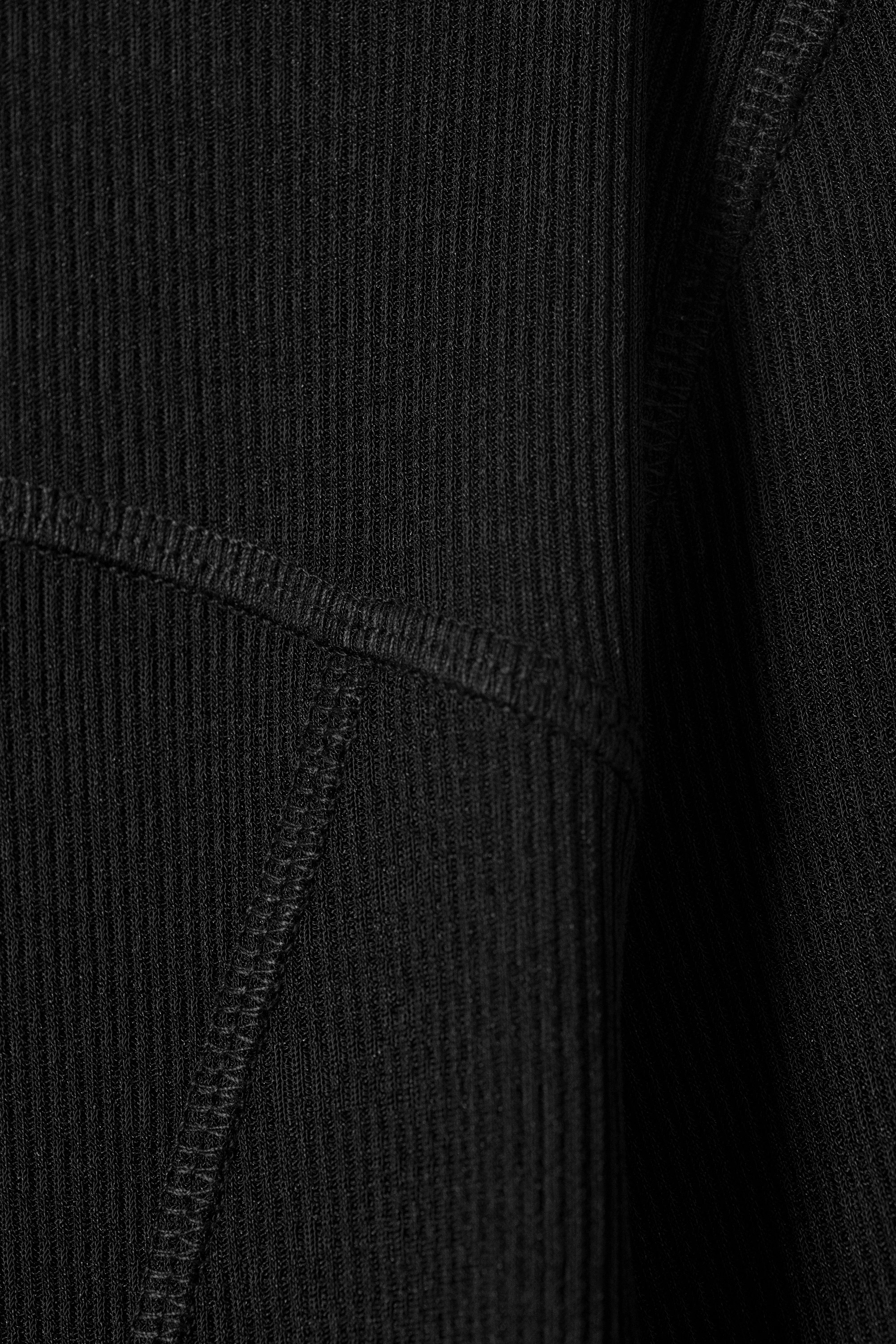 Schwarz - Langärmliges Mesh-Oberteil mit Stehkragen - 3