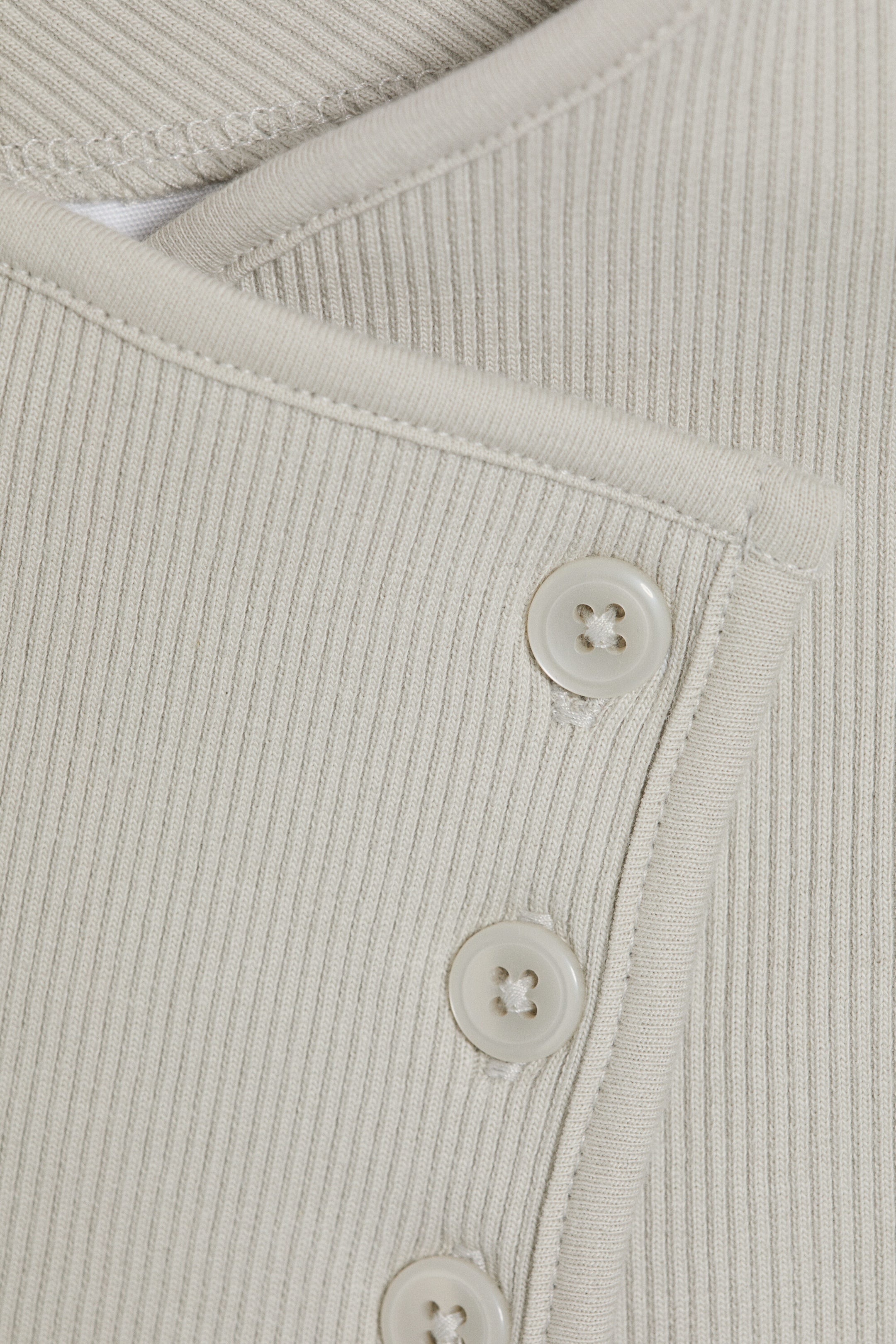 Light Mole - Asymmetric button top - 2