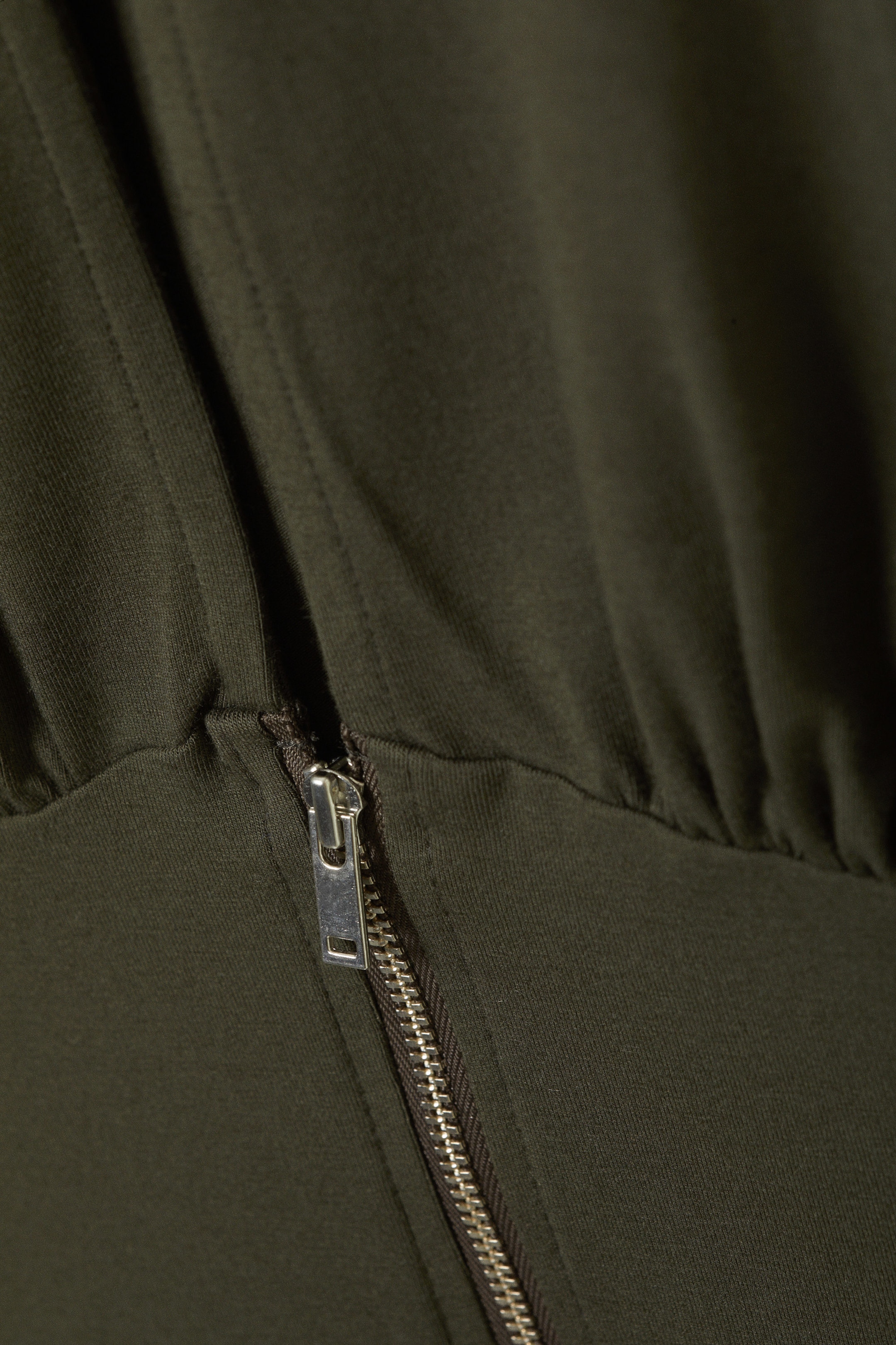 Kakigroen - Slim fit mouwloze top met rits - 1