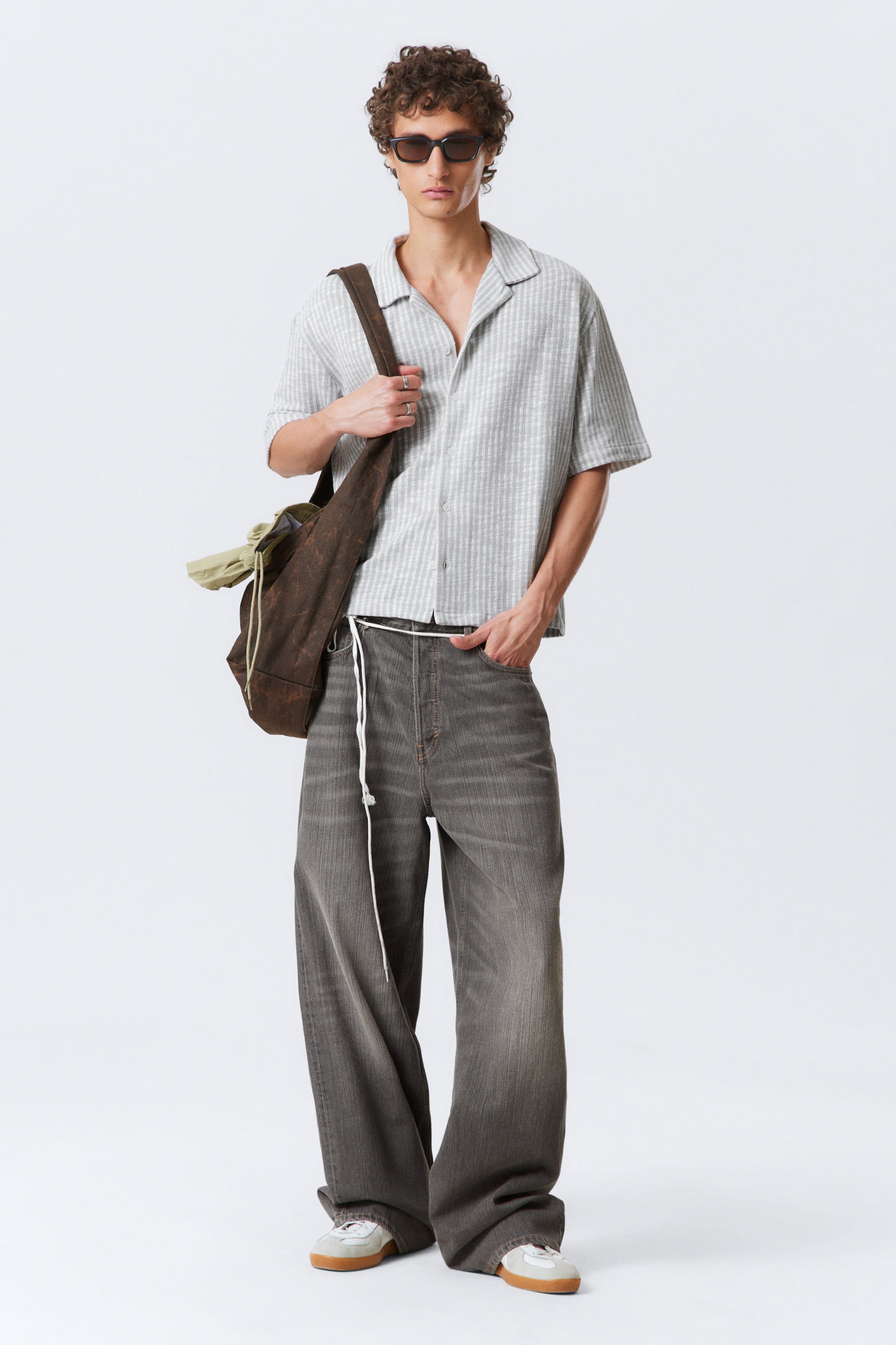 #B4B3B6 - Textured Short-Sleeved Resort Shirt - 2