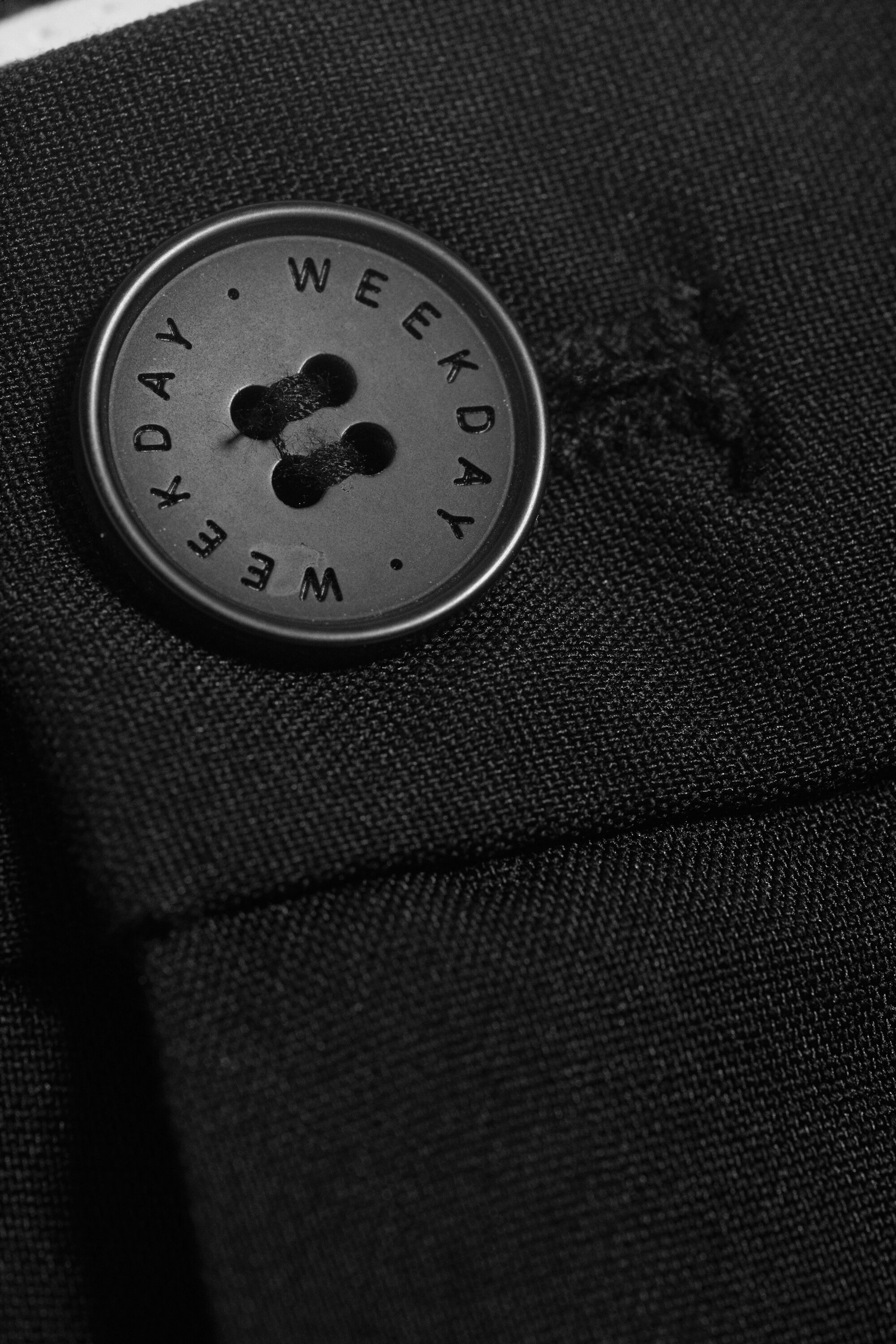 Black - Low Rise Relaxed Suiting Shorts - 5