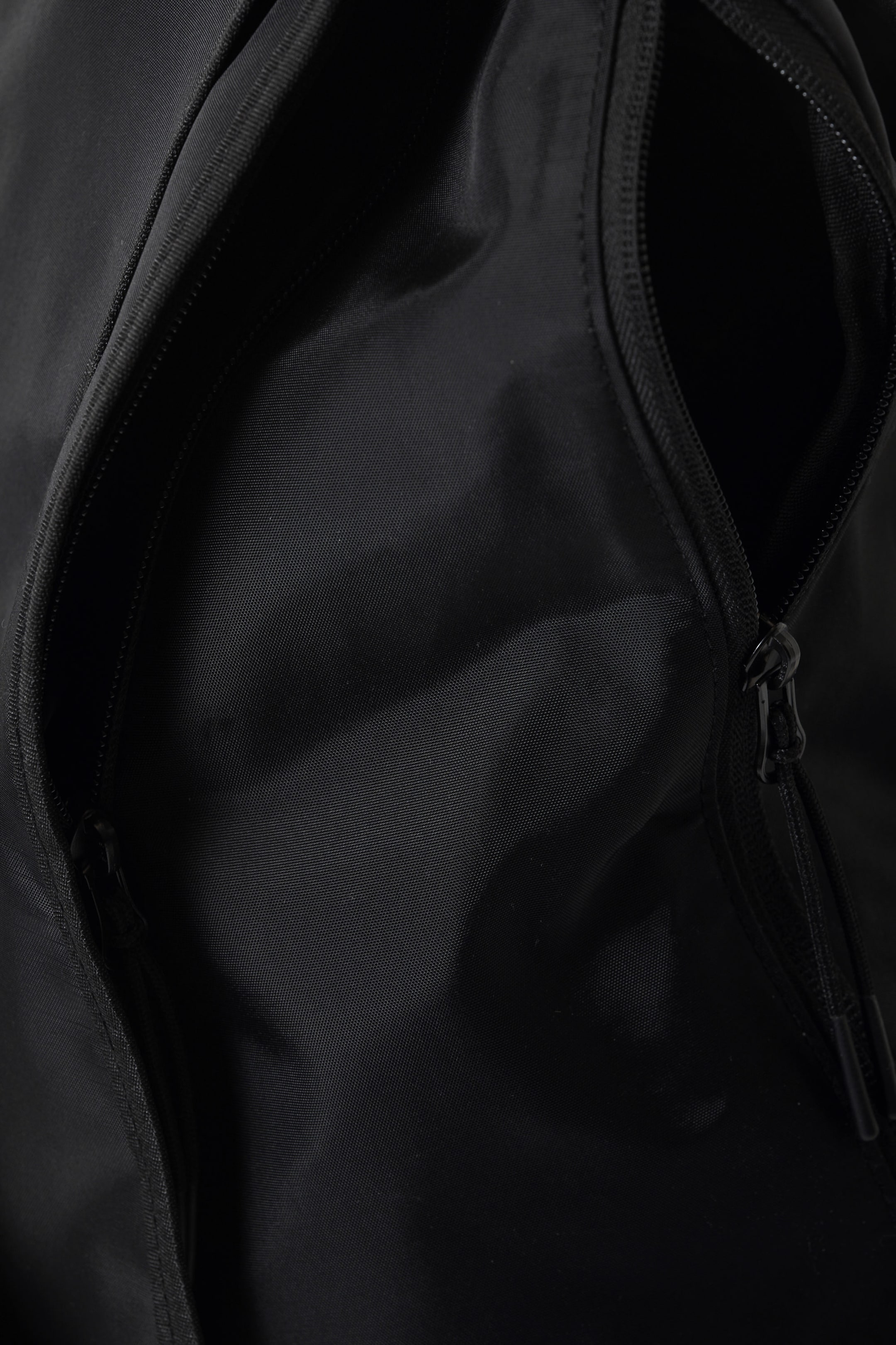 Noir - Grand sac à dos en nylon avec bandoulière - 2