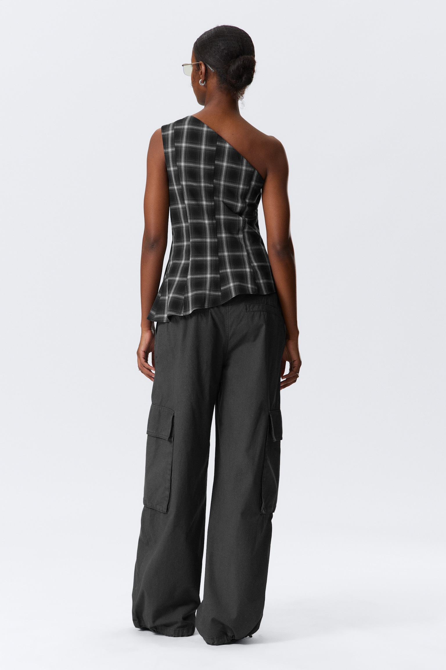 Asymmetrisches, figurbetontes One-Shoulder-Top - Schwarz kariert/Schwarz/Dunkelblau - 6