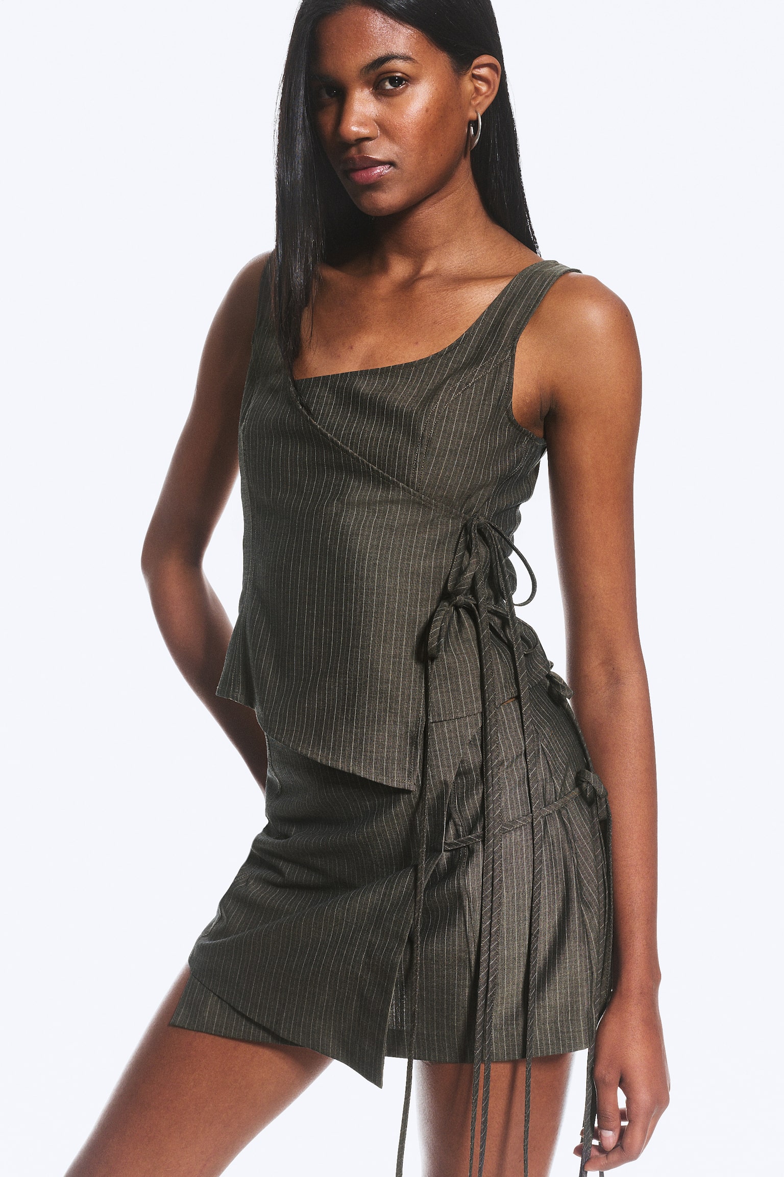 Asymmetrisches Wickelträgertop - Dunkles Graubraun/Schwarz/Dunkelgrau meliert - 4