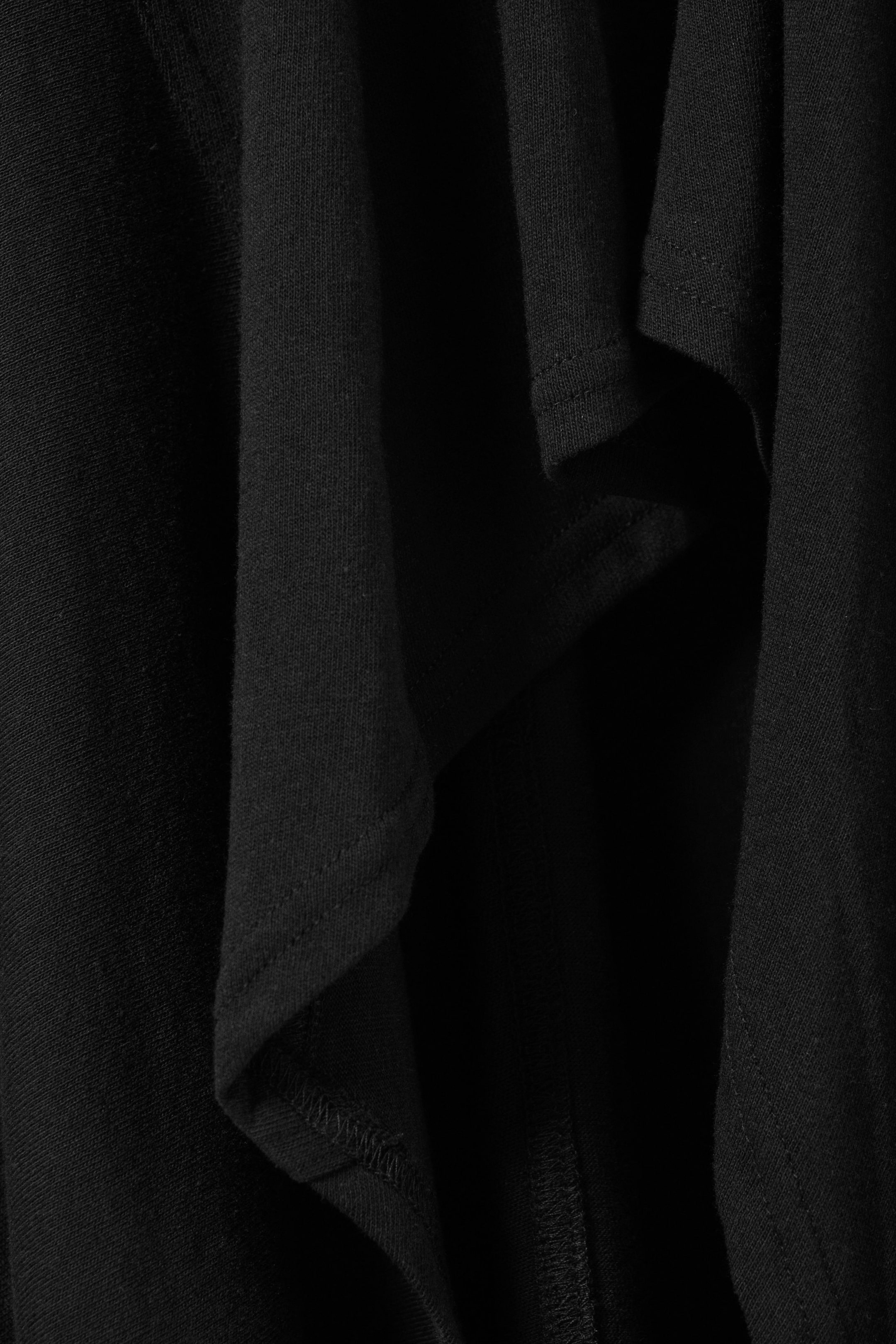 Zwart - Asymmetrische midi-jurk met lange mouwen - 5