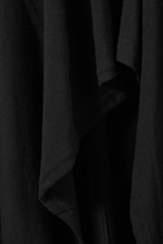 Zwart - Asymmetrische midi-jurk met lange mouwen - 5