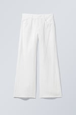 Weiß - Lockere Hose mit niedrigem Bund und Crinkle-Optik - 0