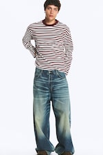 Gestreift in Weiß & Dunkelrot - Boxy Longsleeve mit lockerer Passform - 1