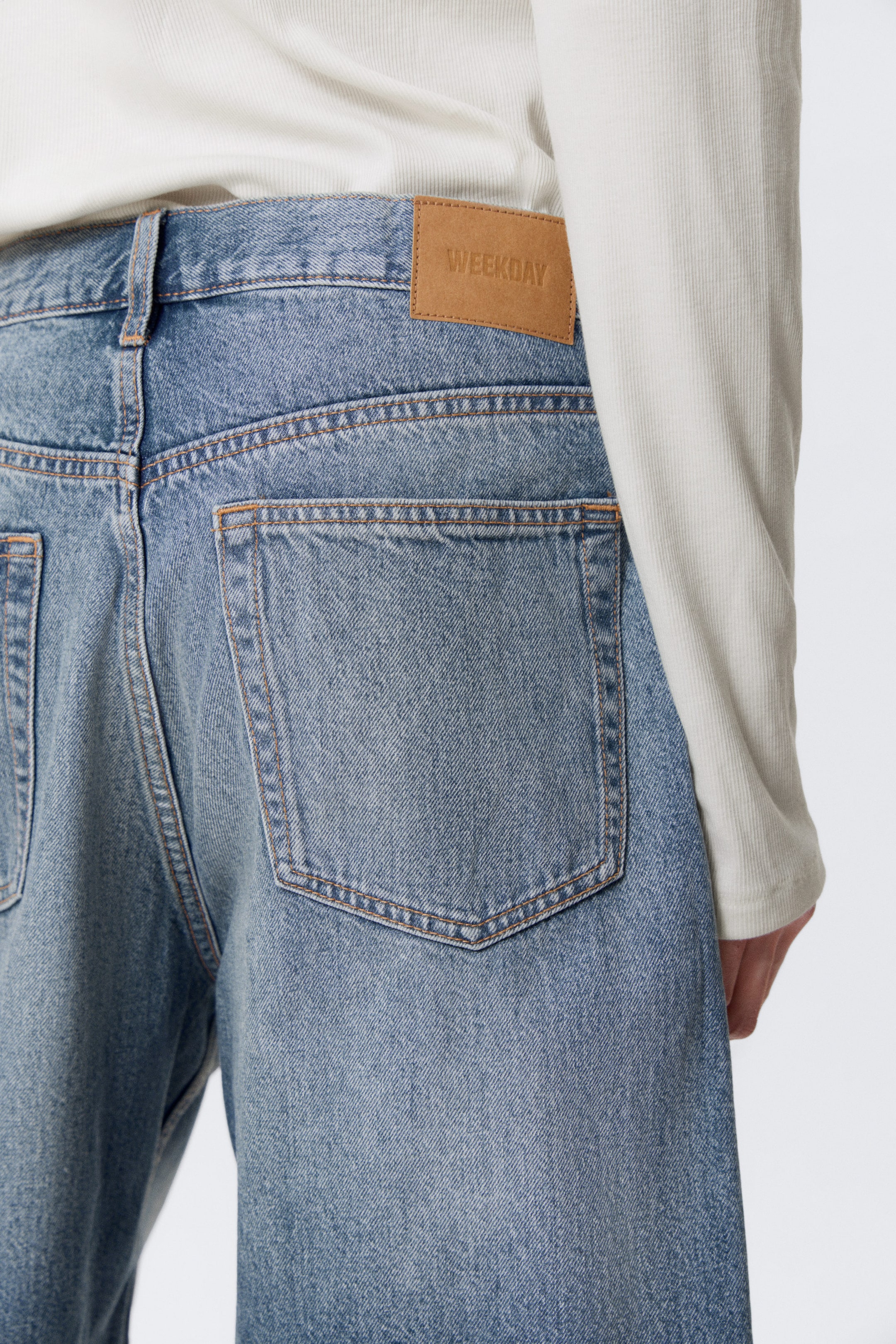 Blue Horses - Mittelblau - Galaxy Mid Waist Loose Denim Shorts - 4