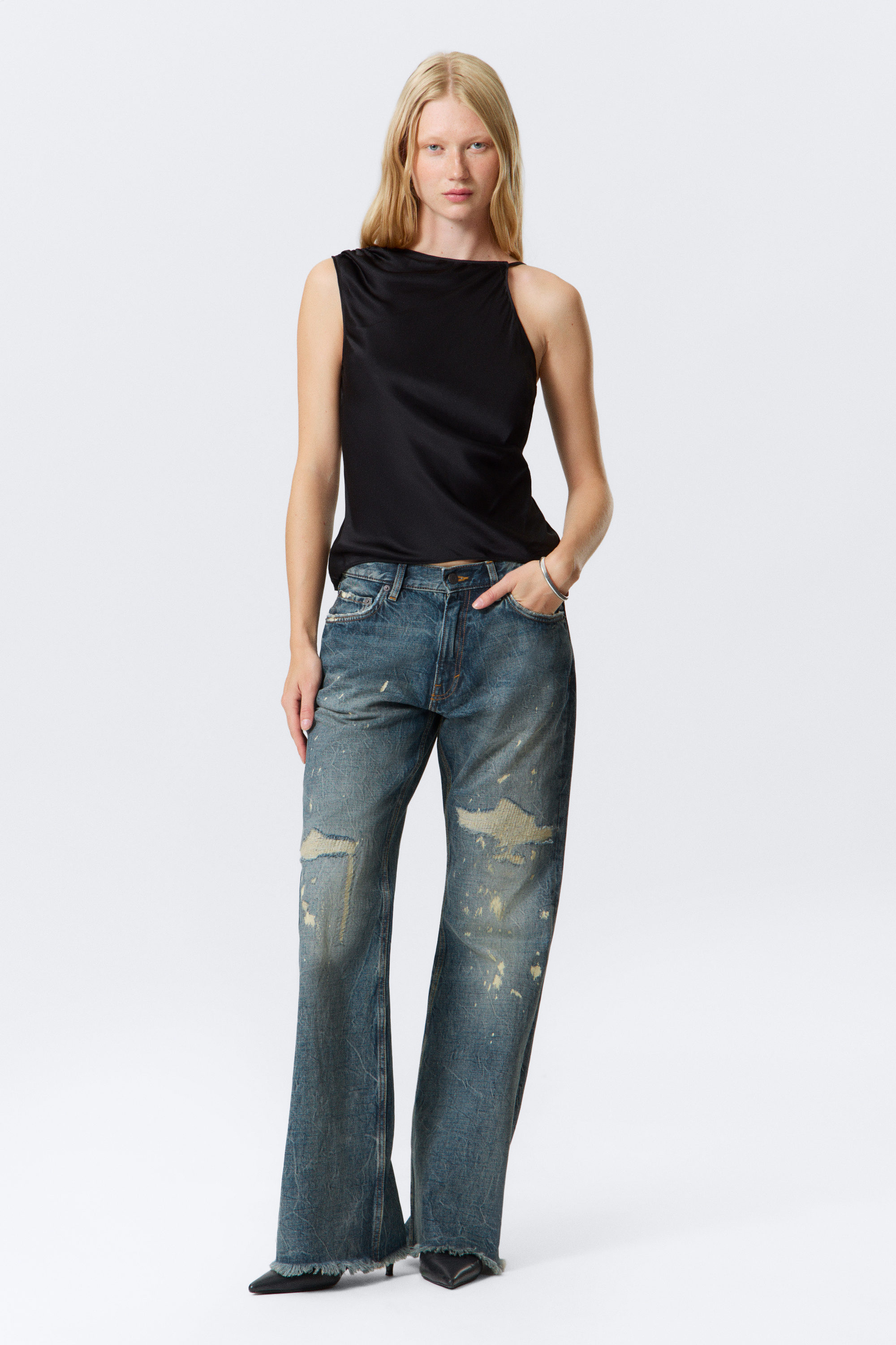 Schwarz - Sleeveless Gathered Top - 2