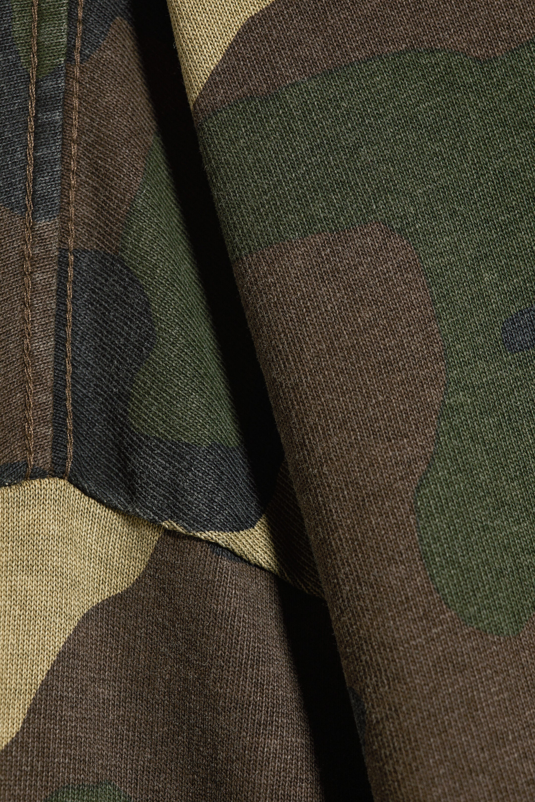 Khaki Green - Camo - Kastiges Langarmshirt mit Grafikprint - 1