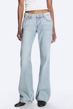 Lip Blue – lyseblå - Nova bootcut-jeans med lavt liv og smal passform - 1