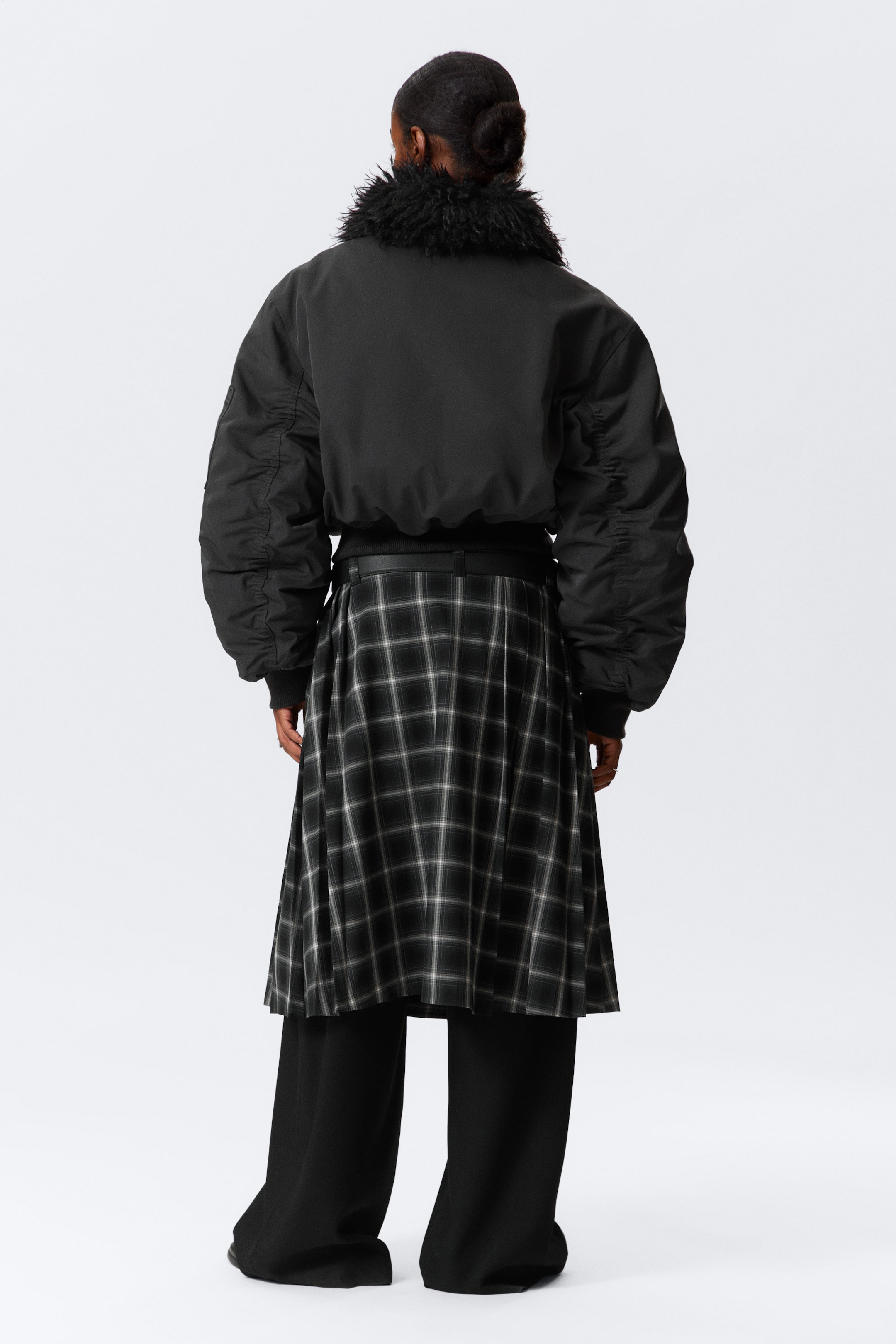 Dunkelgrau - Bomberjacke mit Kunstpelzkragen - 4