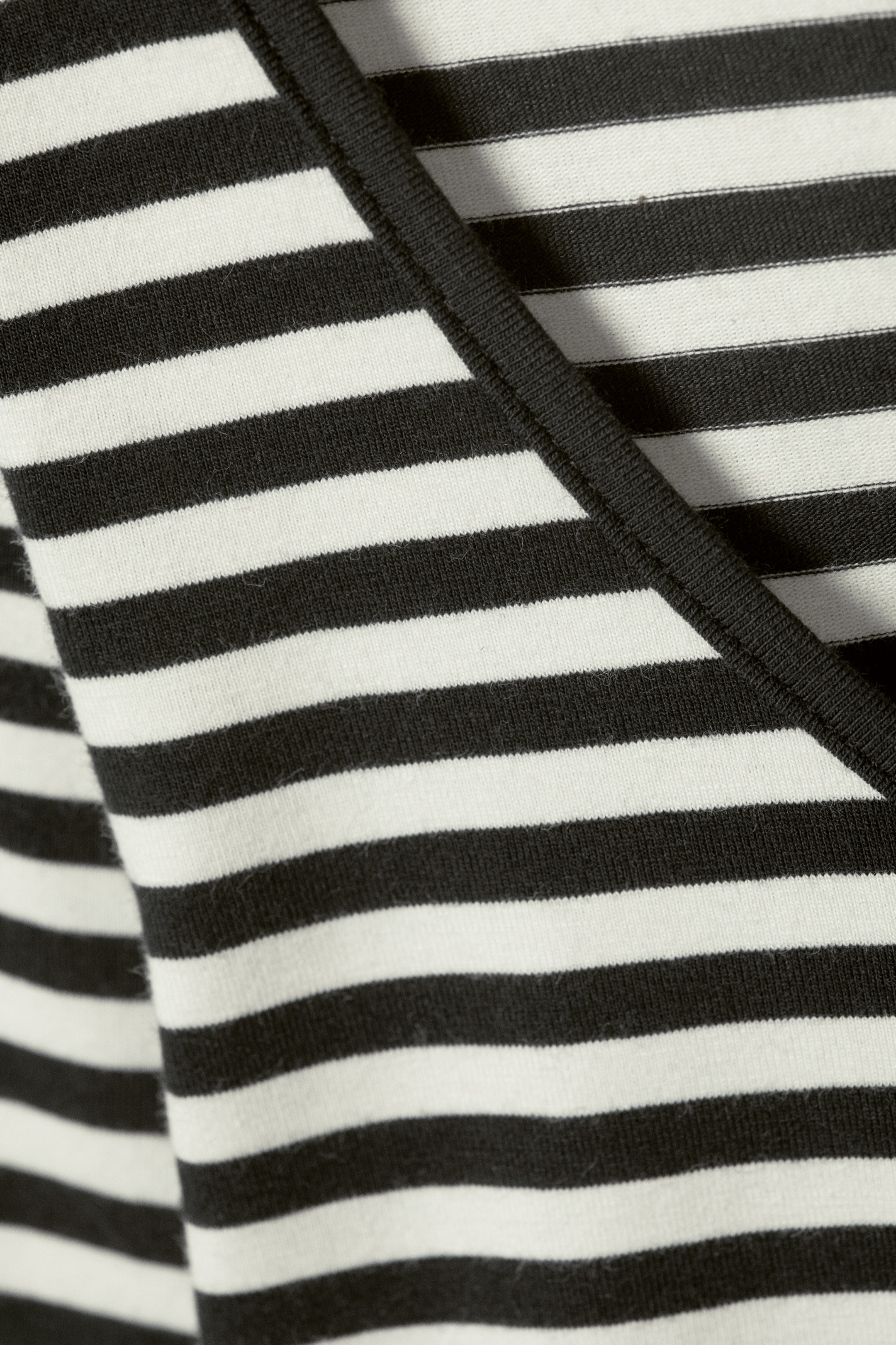 Visa större bild: Långärmad smal topp med rund hals - Svart & Vit Rand - DAM | H&M SE 5