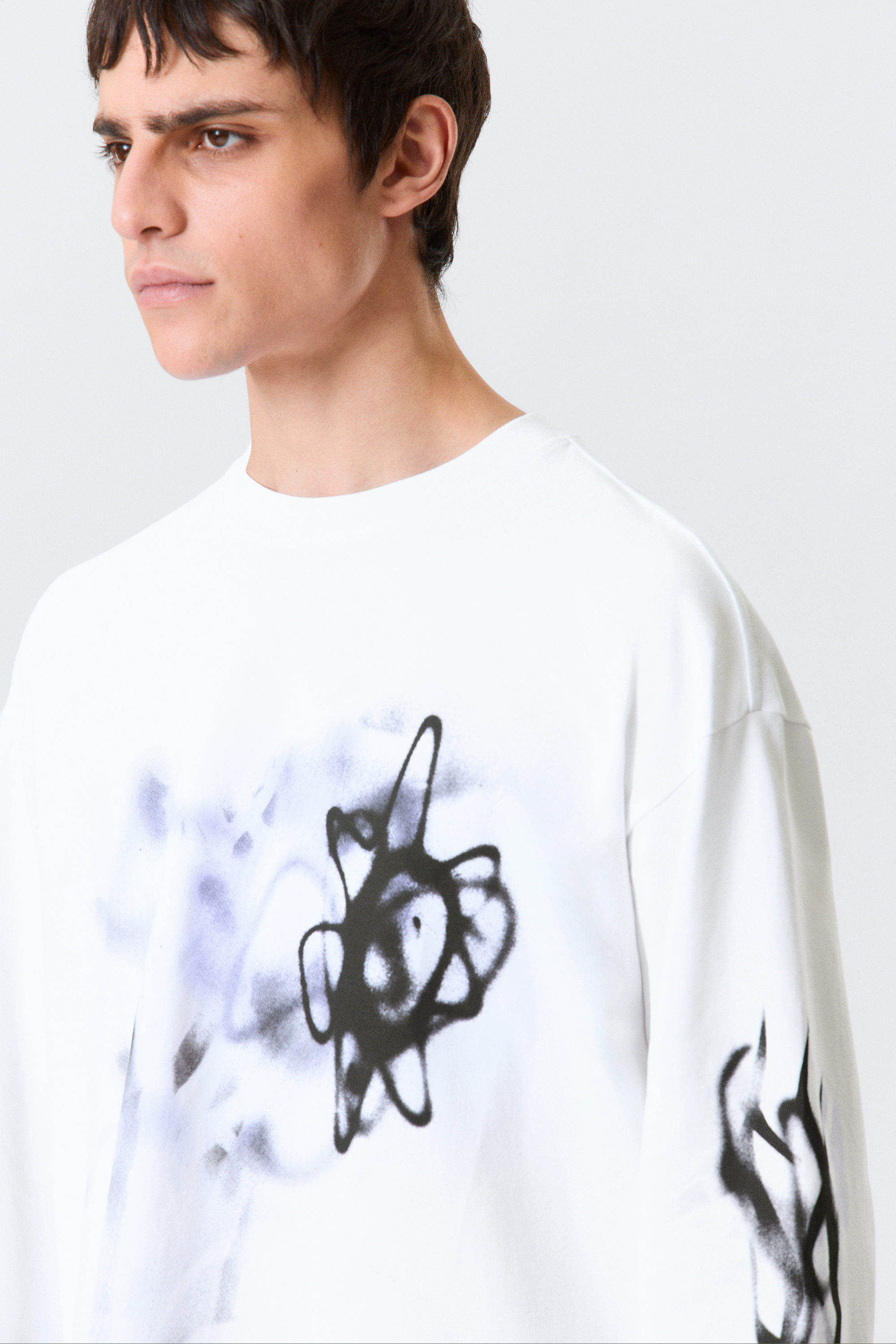 Weiß - Airways - Kastiges Langarmshirt mit Grafikprint - 2