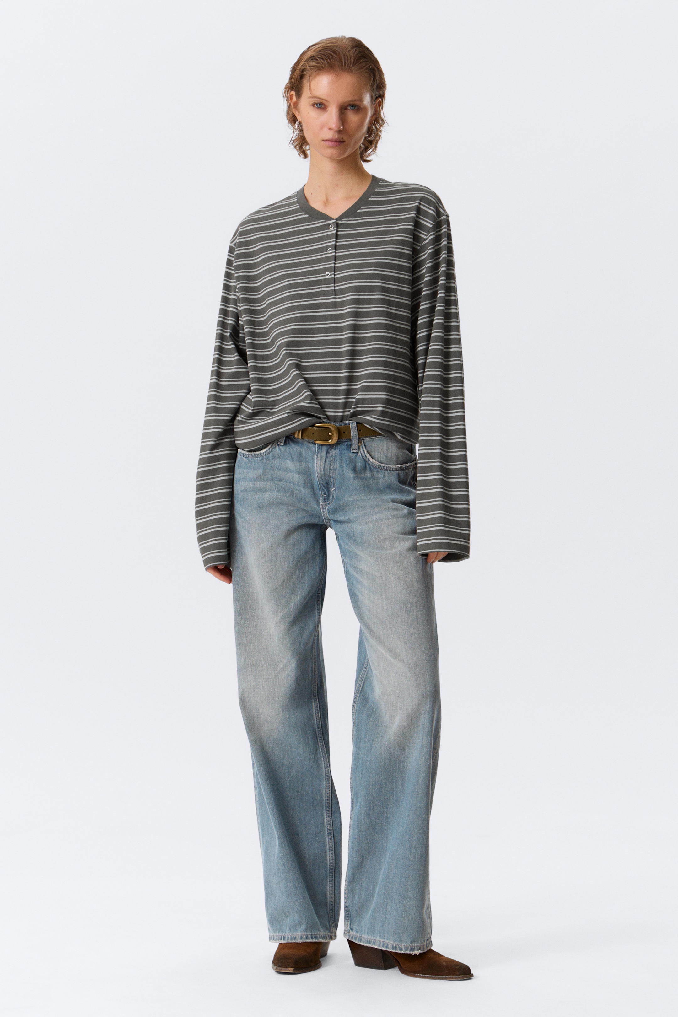 Ver imagen más grande: Camiseta henley de manga larga - Gris oscuro a rayas - MUJER | H&M ES 1