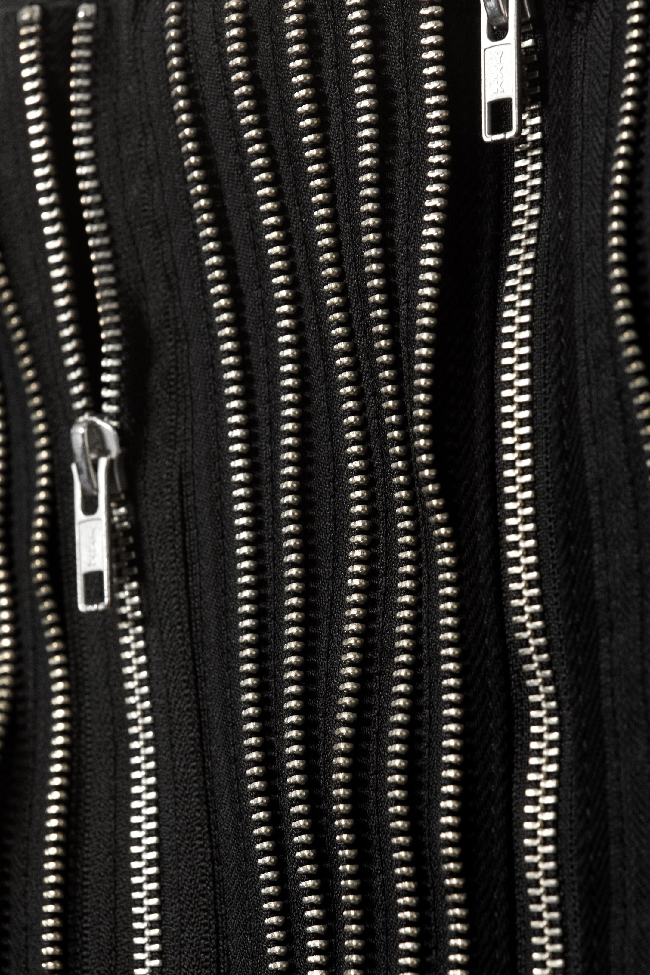 Schwarz - Schlauchkleid mit Reißverschluss-Details - 2