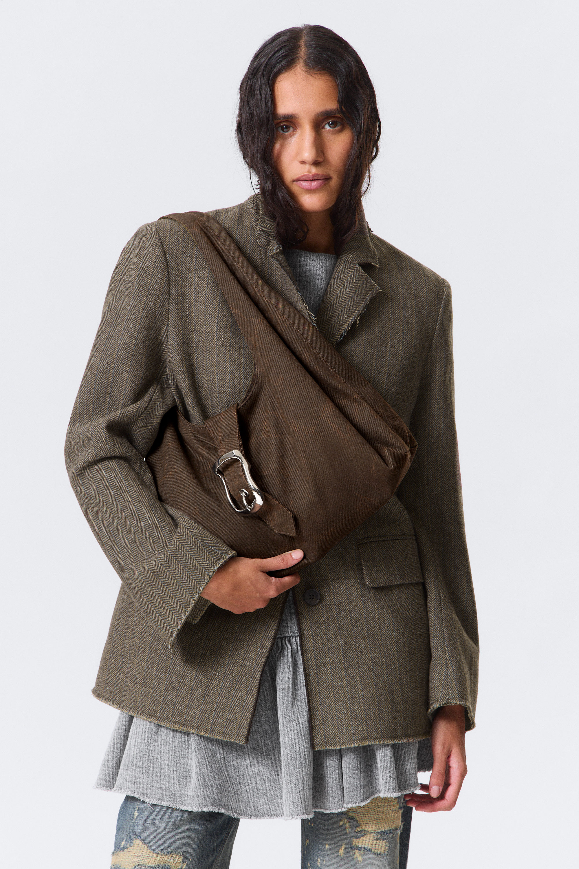 Braun - Strukturierte Shoulder Bag aus Canvas mit Schnalle - 1