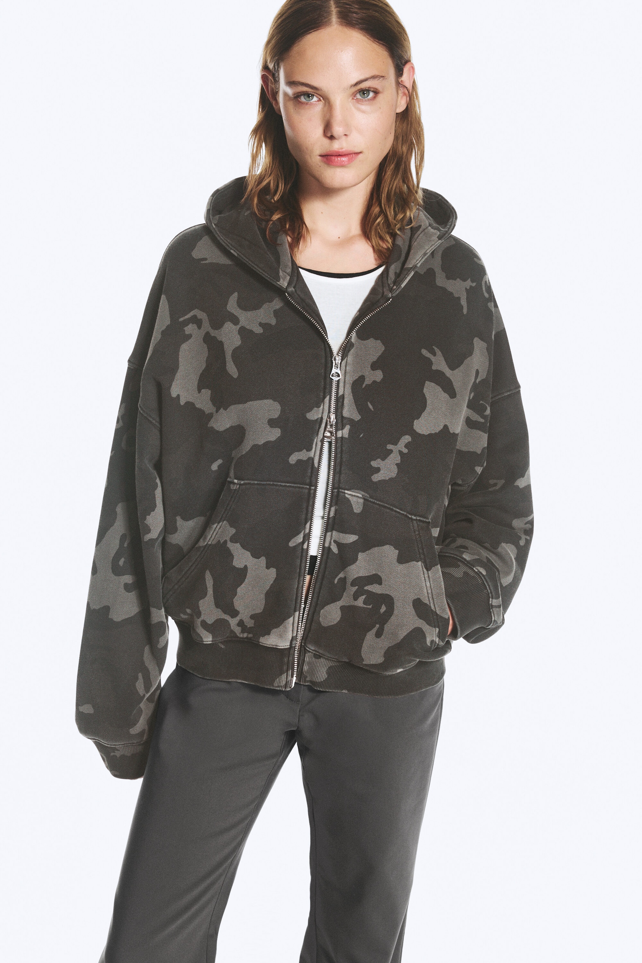 Grau/Camouflage - Oversized Hoodie mit Print - 1