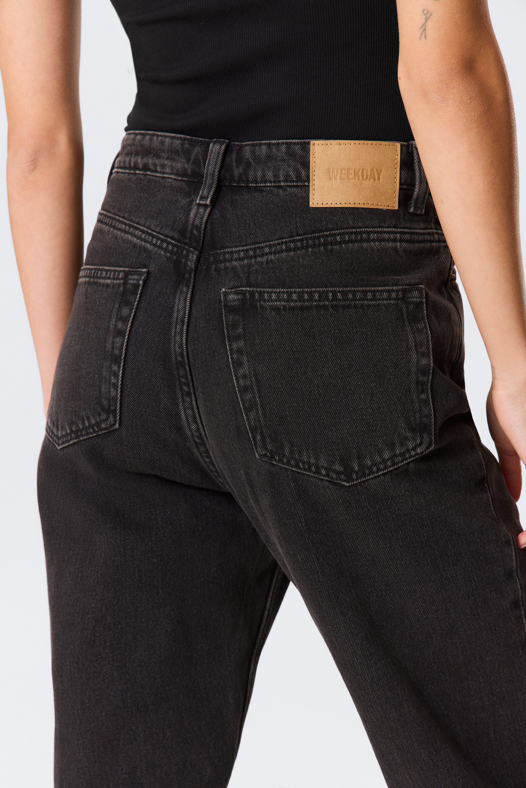 Echo Black - Svart - Rowe Super High Waisted Regular Straight Leg Jeans - 6