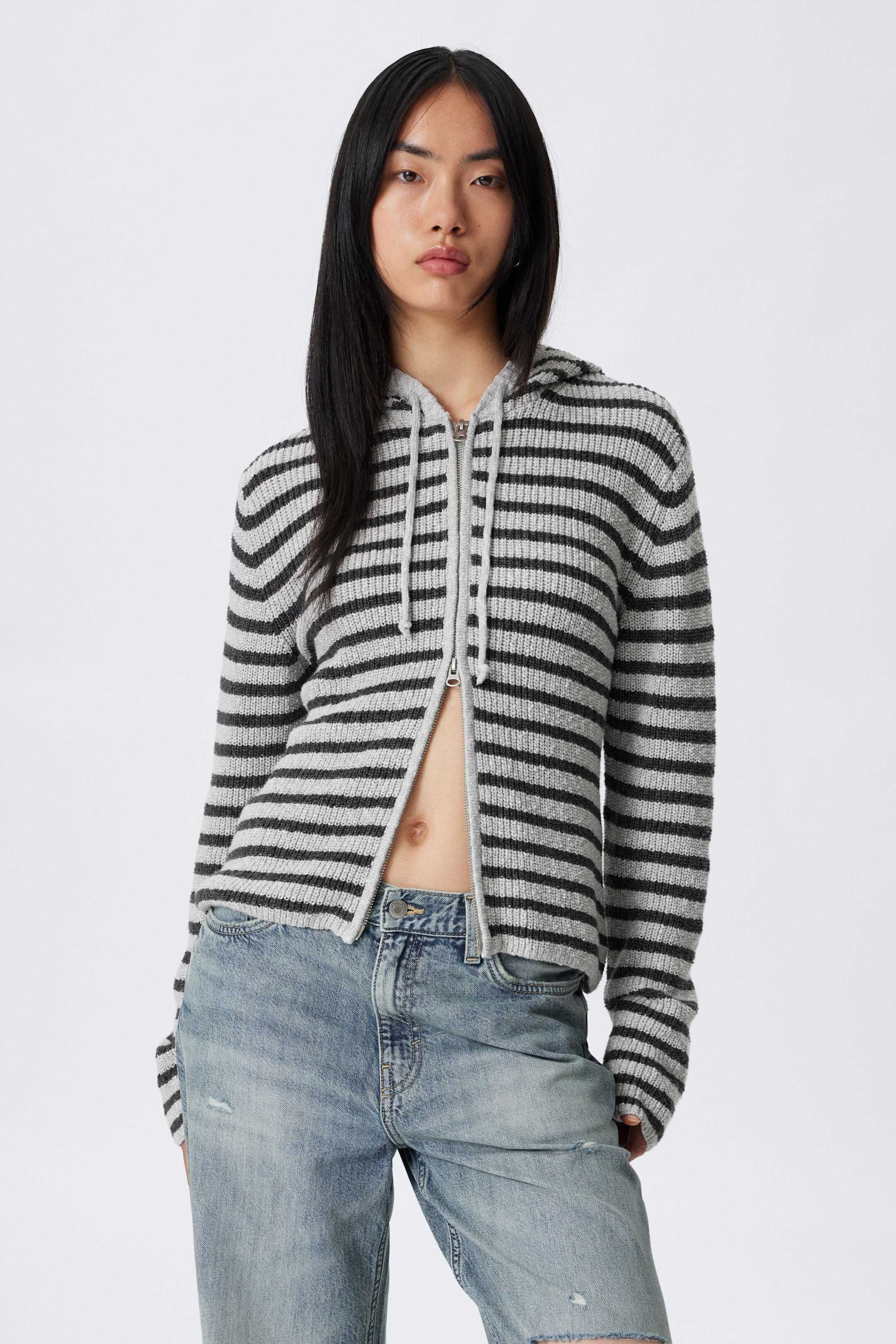 Grösseres Bild ansehen: Gestreifter Zip-Hoodie aus Strick mit Slim Fit - Graumeliert mit Streifen - DAMEN | H&M CH 1