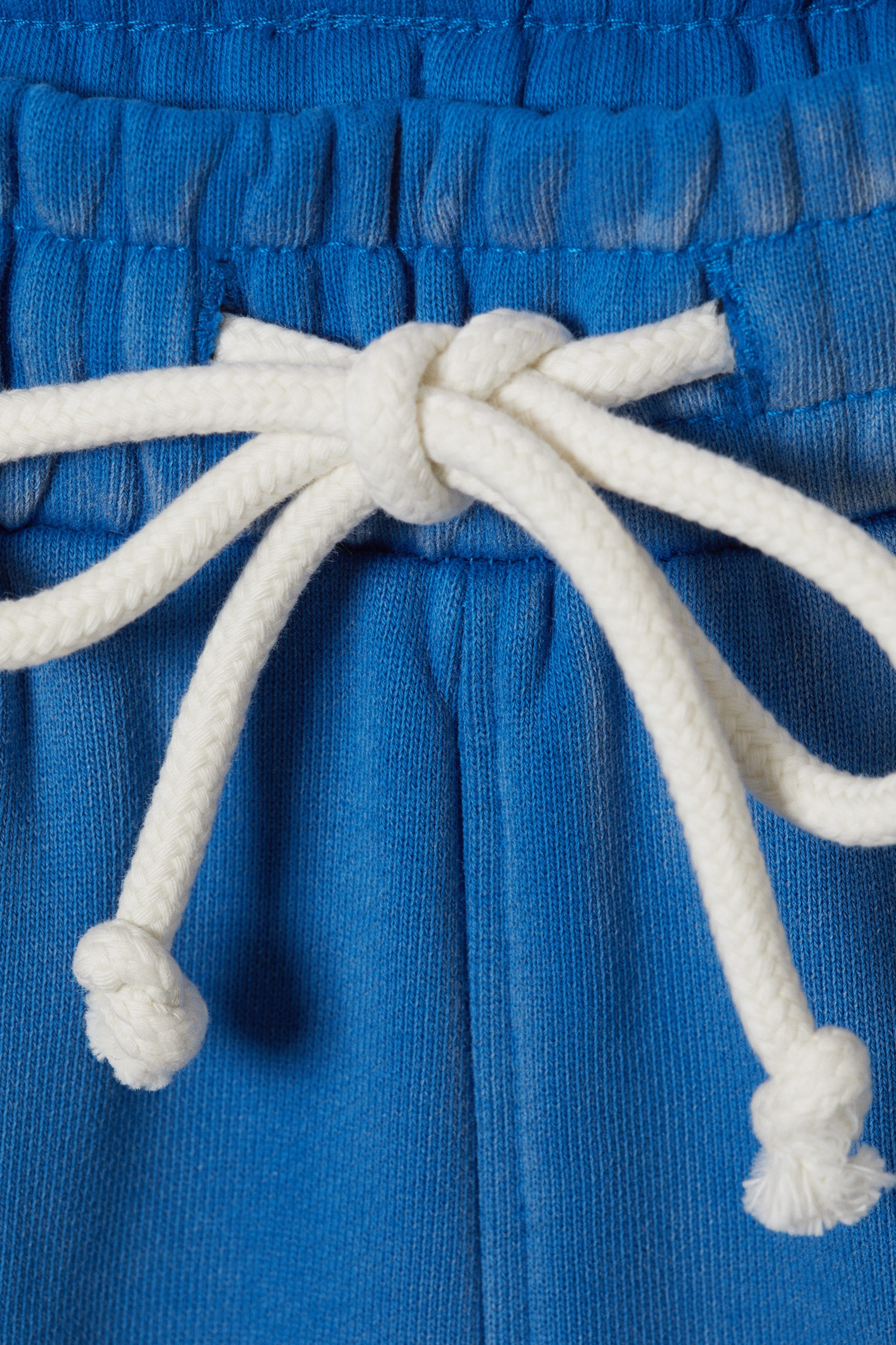 Solbleket blå – virvel - Loose fit jerseyshorts med grafisk trykk - 2