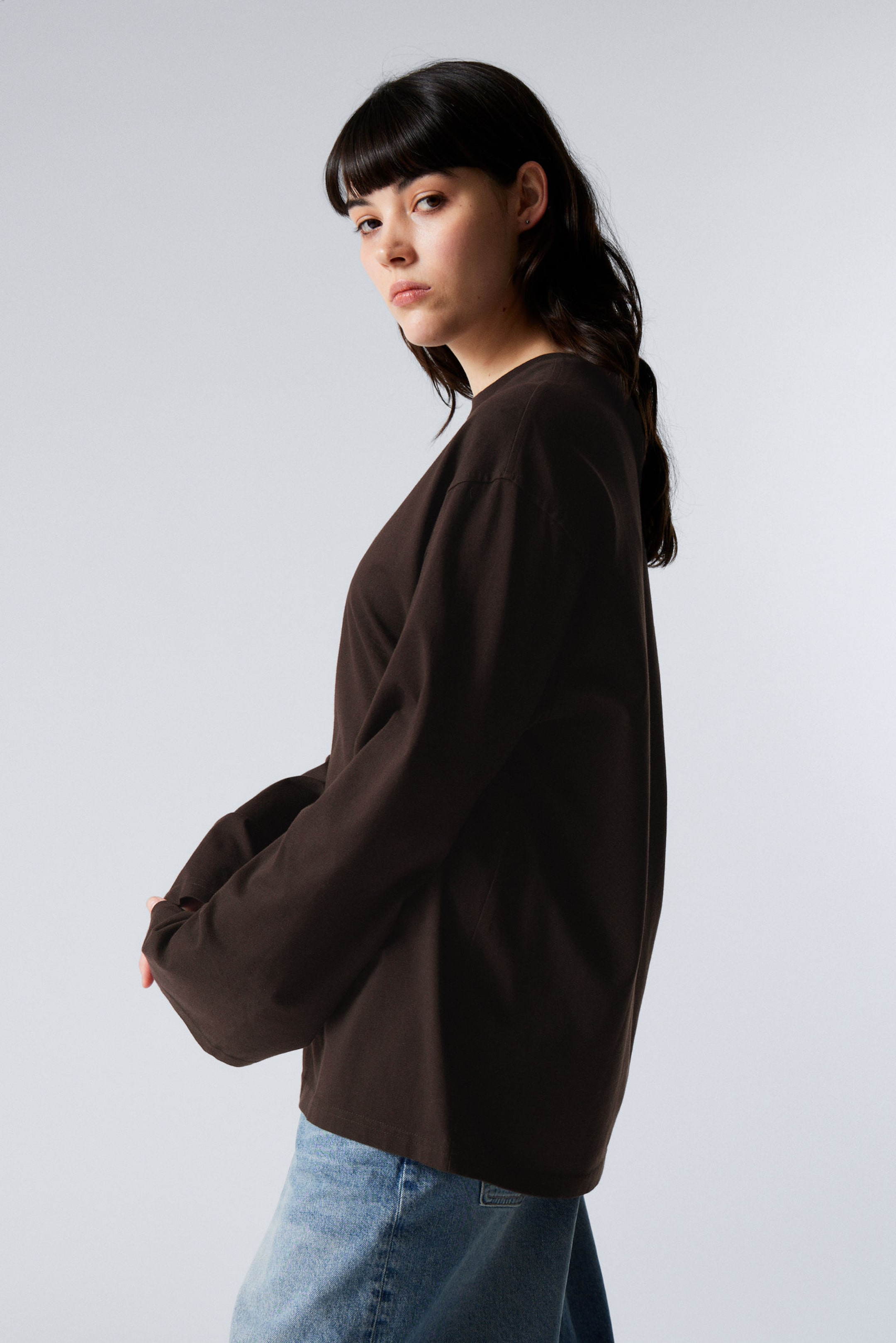 Dunkelbraun - Oversized-T-Shirt mit langen Ärmeln - 2