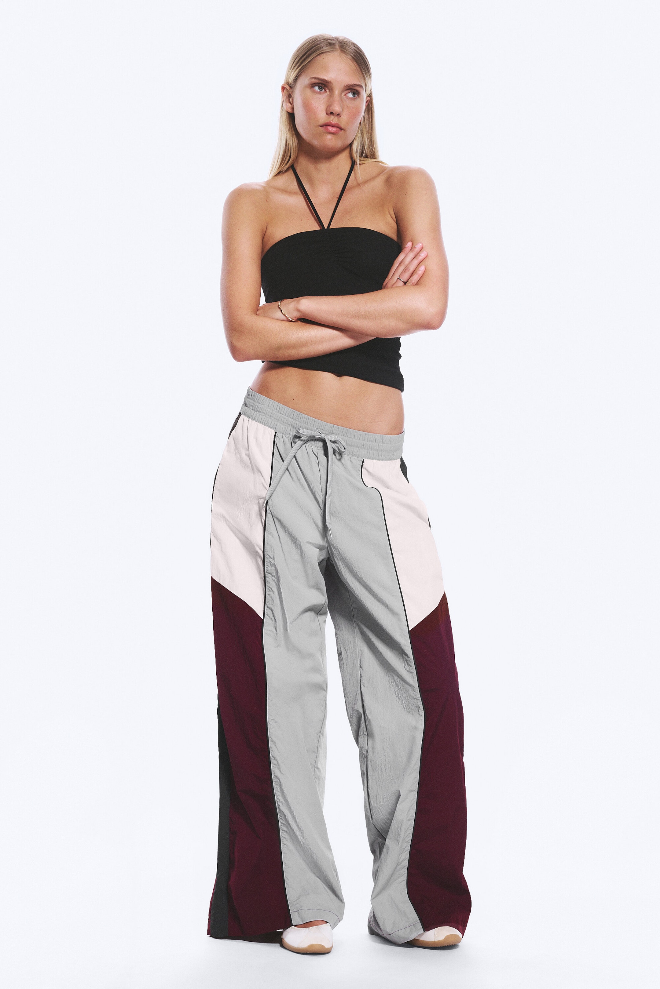 Grau/Rosa/Rot - Weite Colourblock-Hose mit niedriger Bundhöhe - 1