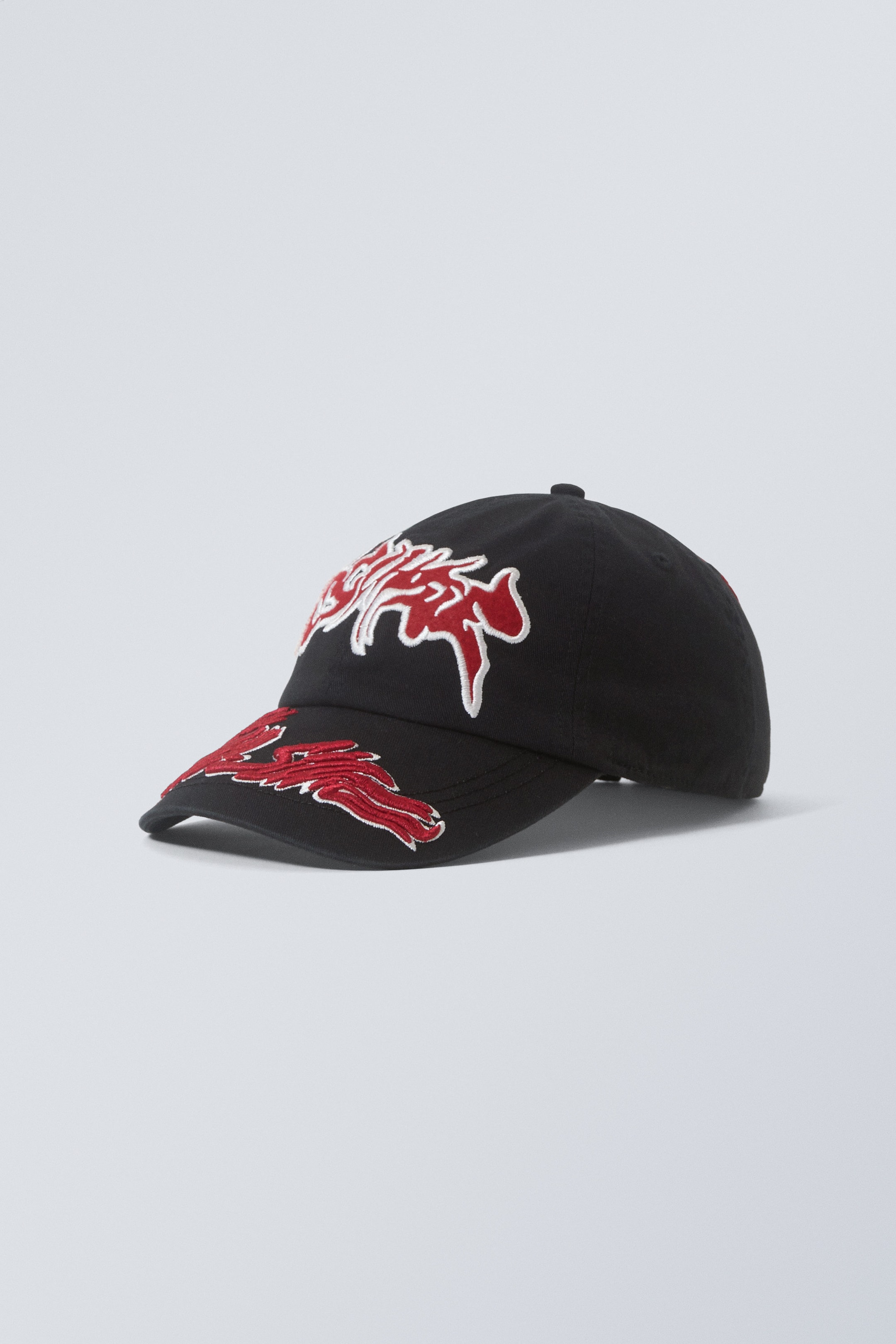 Schwarz - Cap mit aufwendiger Stickerei - 0