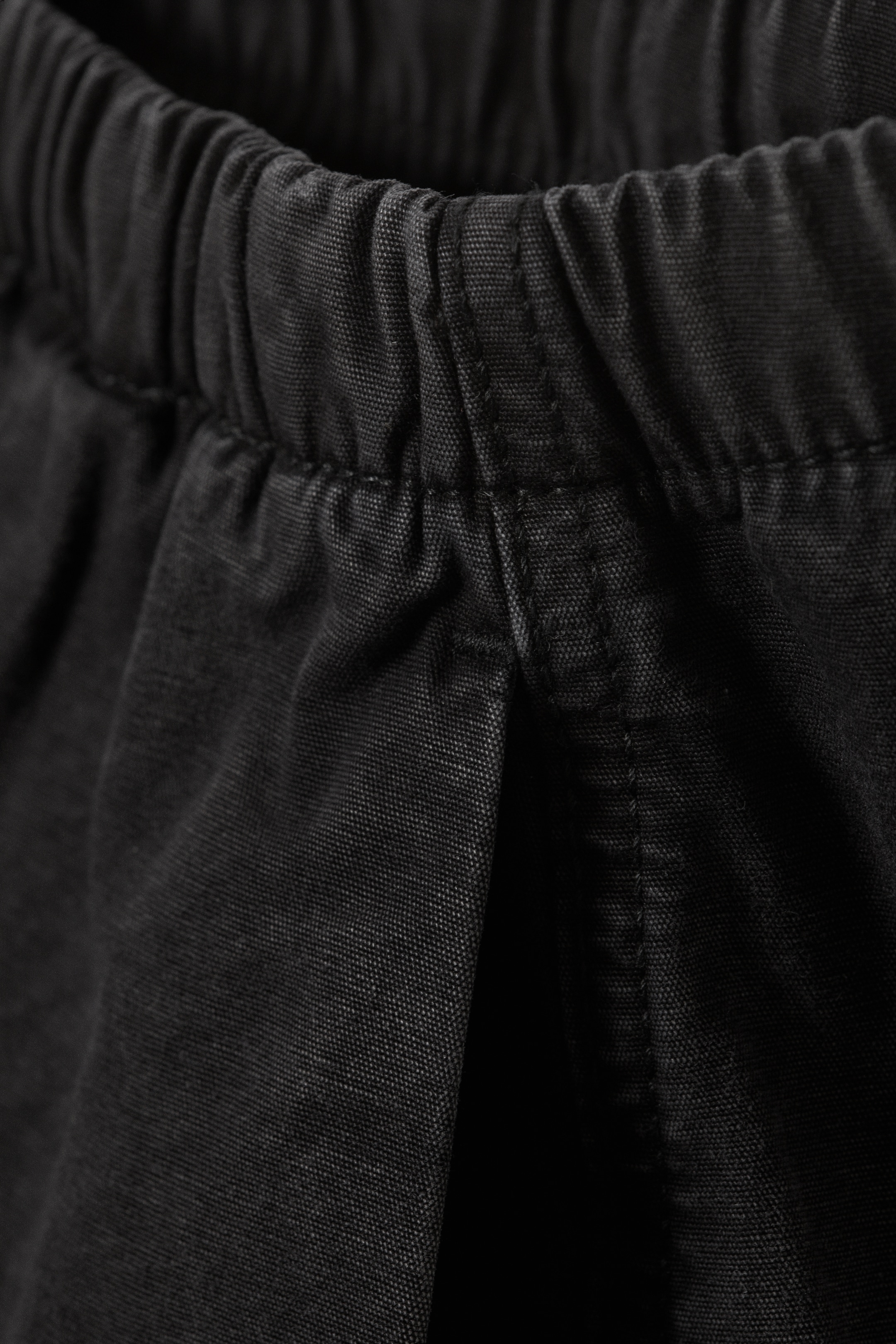 Größeres Bild anzeigen: Baggy-Hose aus washed Canvas mit niedrigem Bund - Verwaschenes Schwarz - Ladies | H&M AT 5