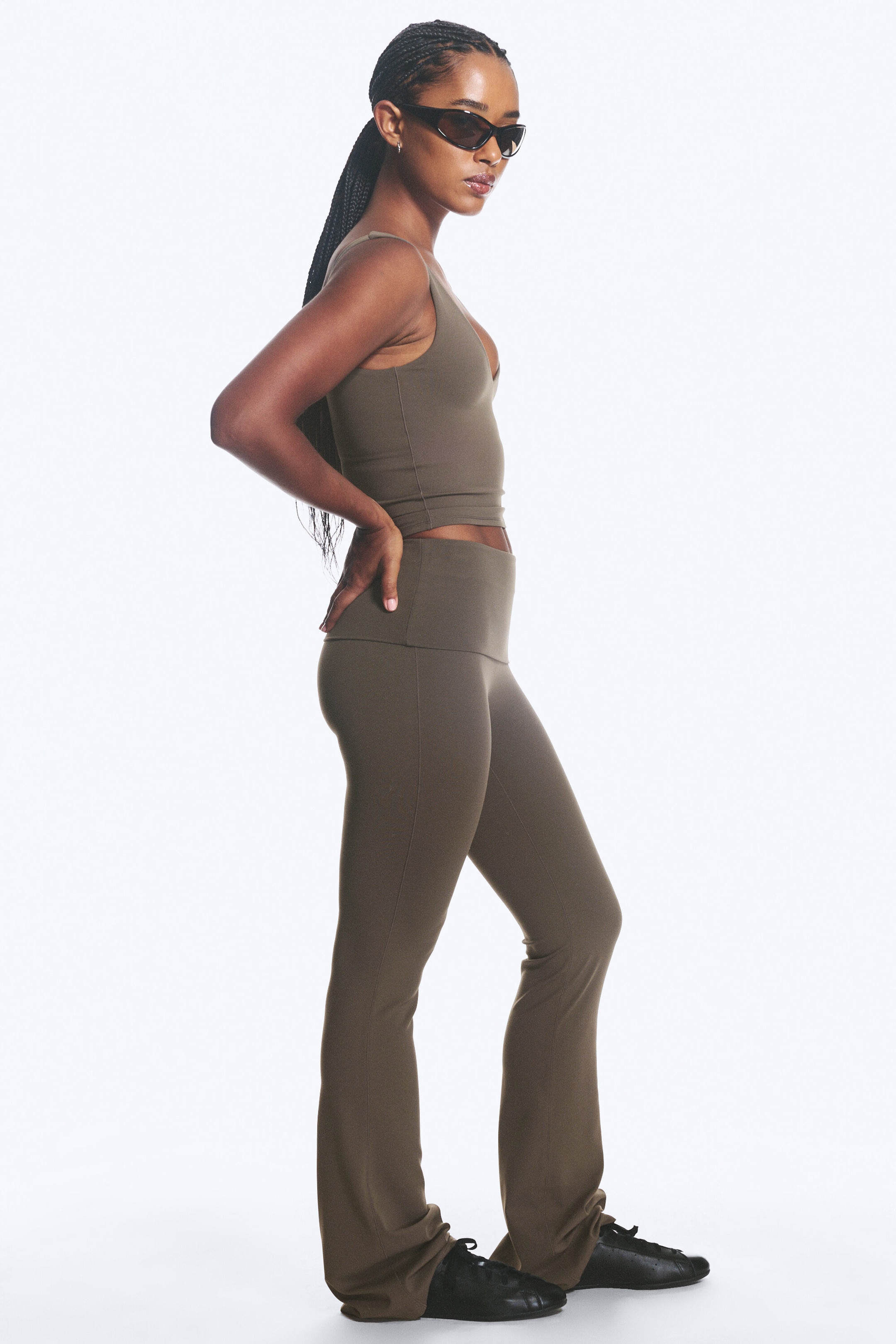Donkertaupe - Yogalegging met omgeslagen taille en wijd uitlopende pijpen - 2