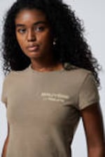 Graubraun - Bruyére en fleurs - Boxy T-Shirt mit Print und kurzen Ärmeln - 1