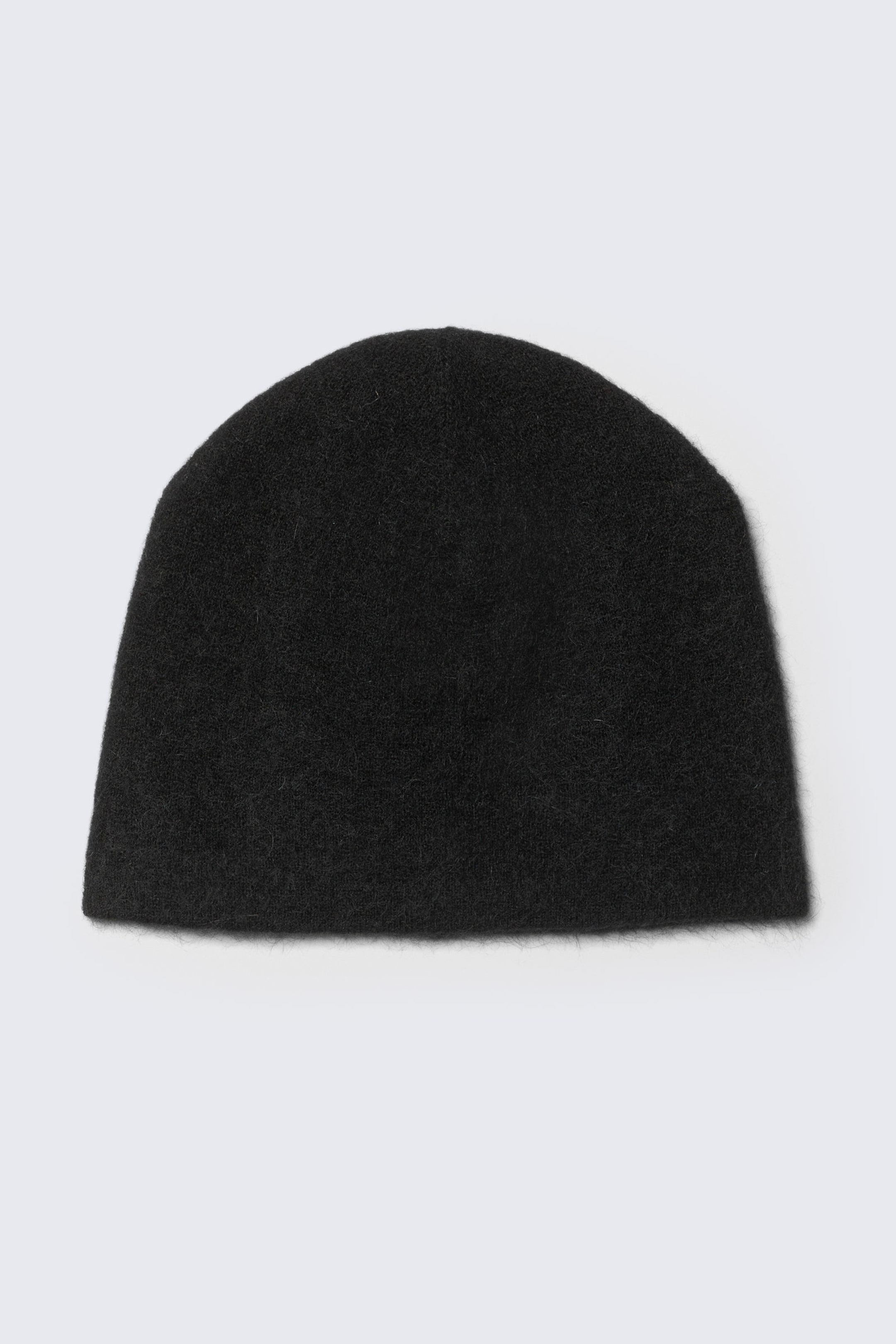 Svart - Fluffig mössa