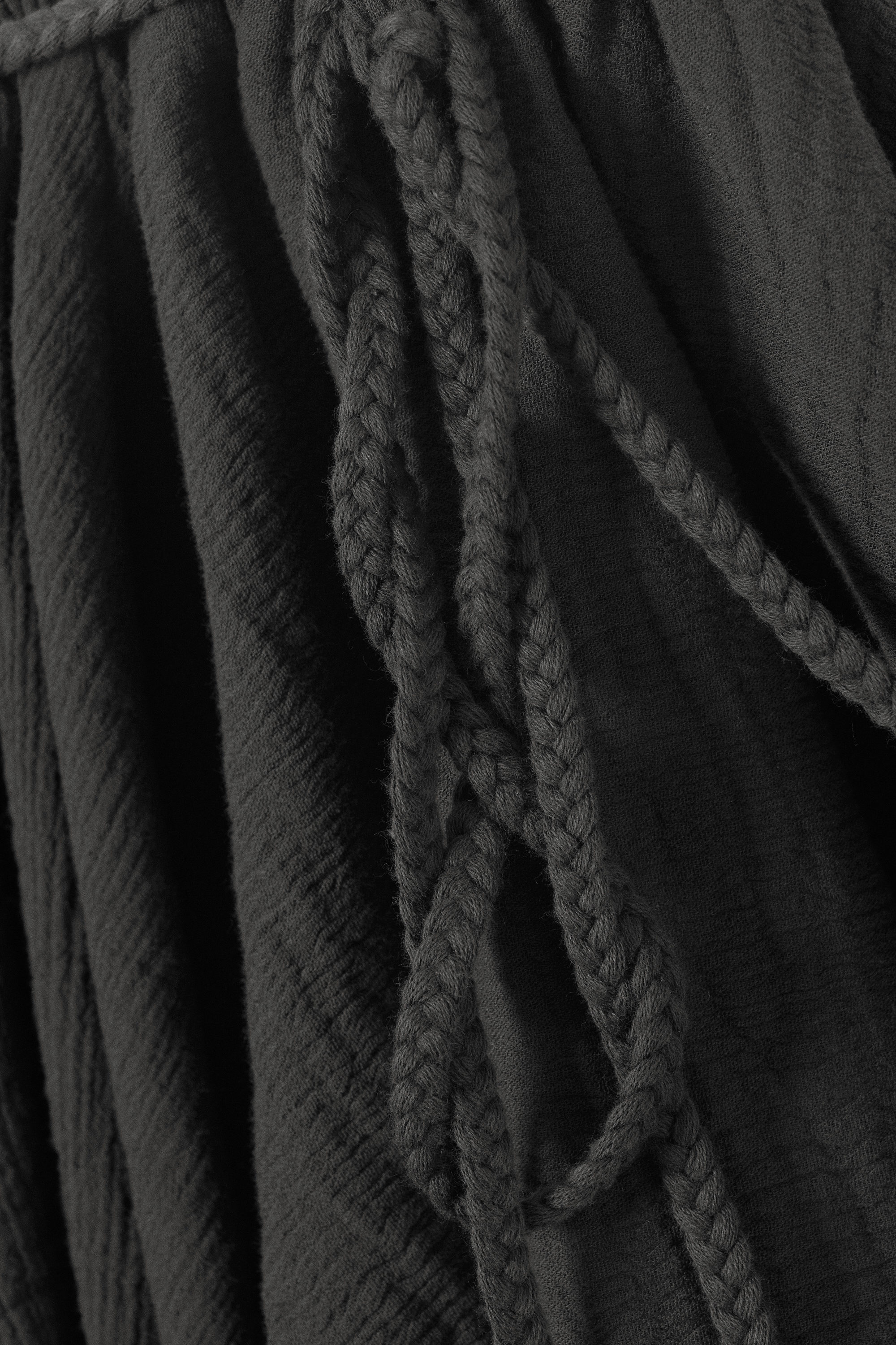 flared low rise pleated mini skirt - Mørkegrå | Weekday NO