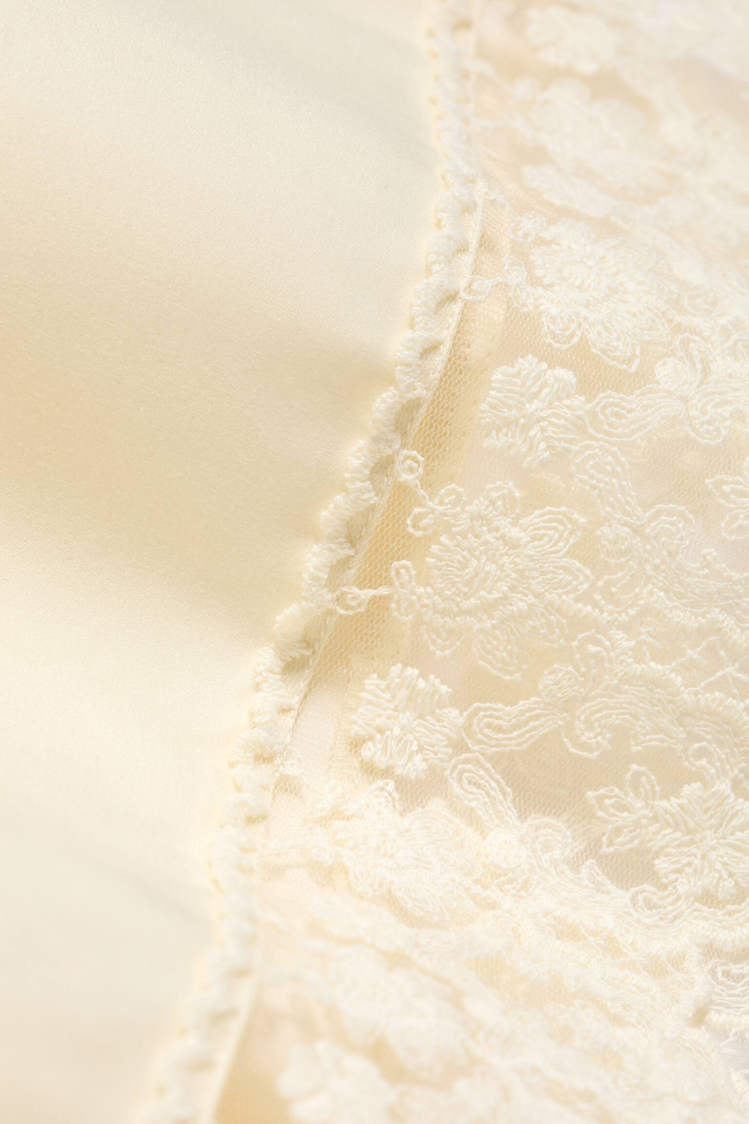 Pantaloncini in raso con pizzo-Bianco polvere - 7