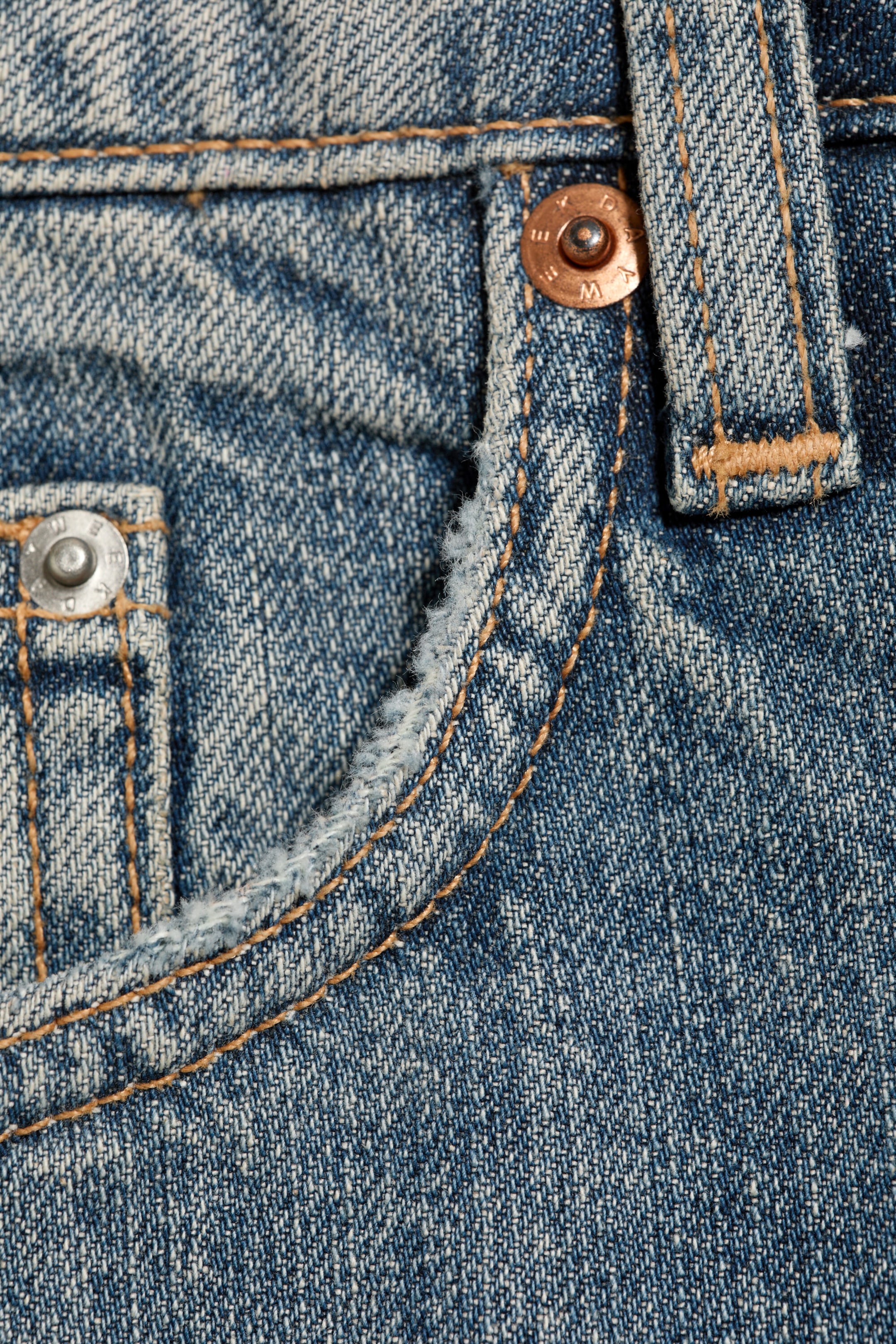 Redondo Blue - Medium Blue - Atom knelange shorts i denim med lavt liv og normal passform - 1