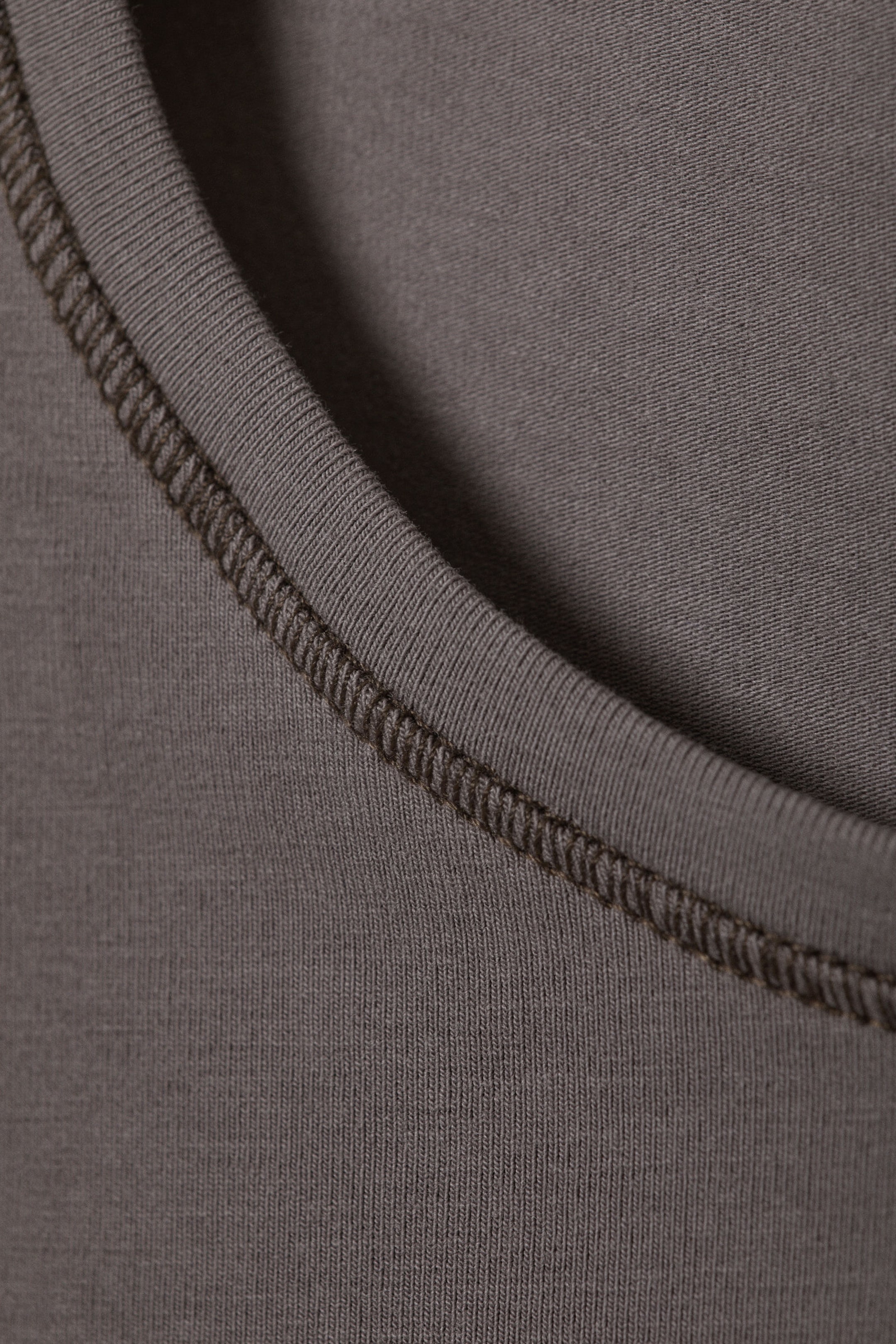 Dark Mole - Slim Fitted T-shirt - 1