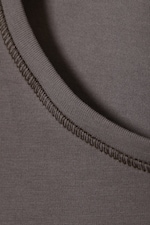 Mørk mole - Smal T-skjorte - 1