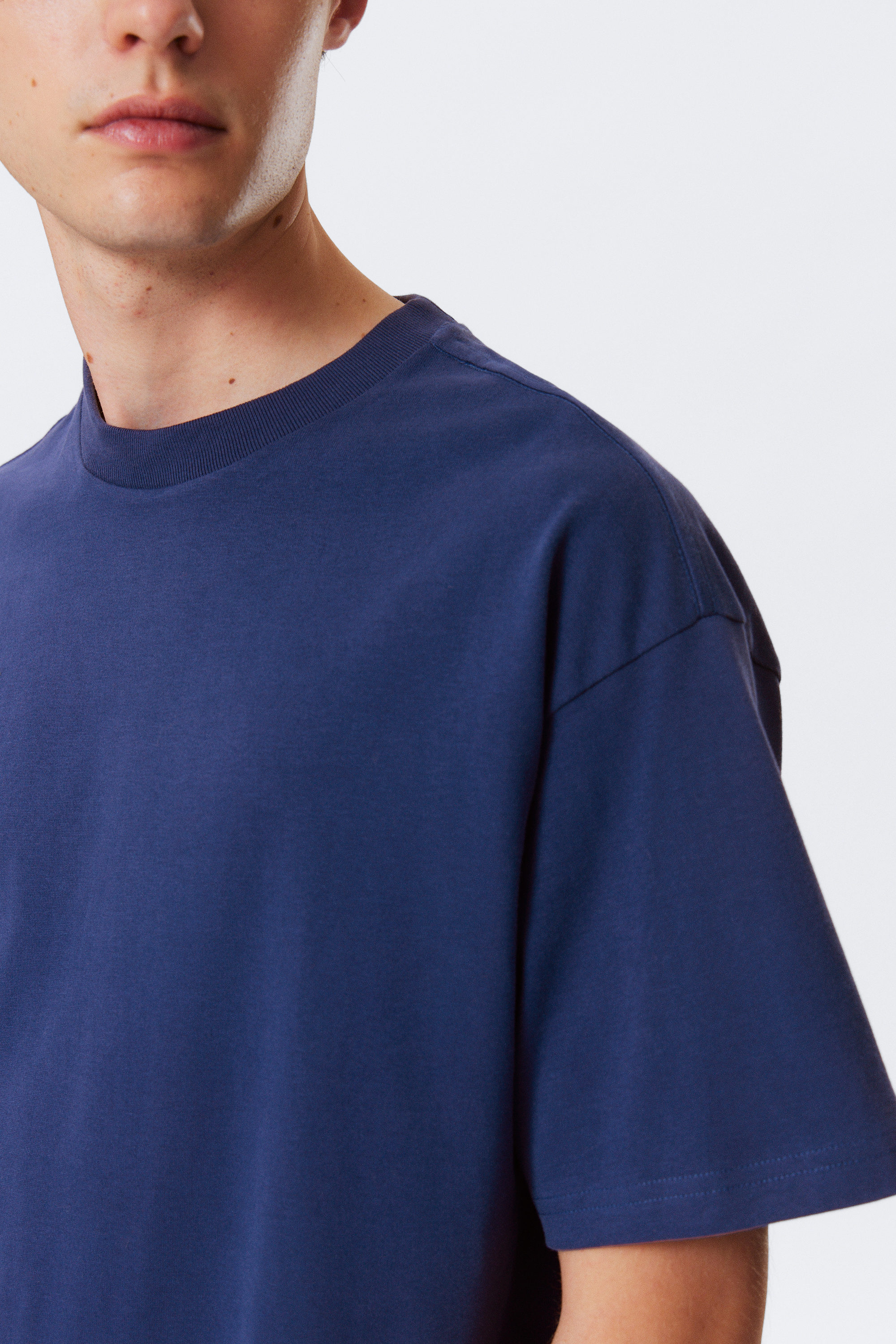 Dunkelblau - Kastiges T-Shirt - 2